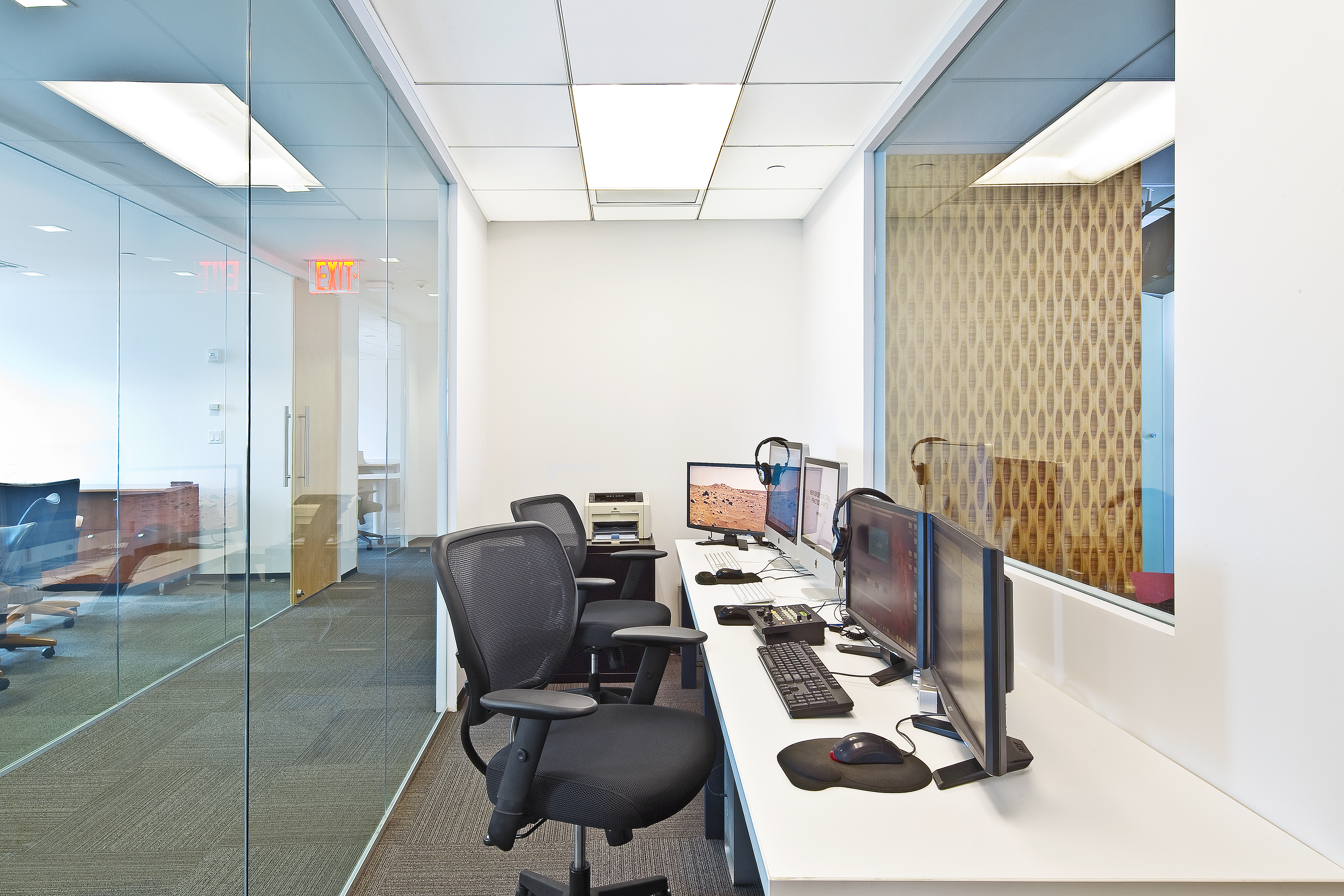 Dedicated Workstations in Spacious Modern Suite with Perks Dedicated Workstations in Spacious Modern Suite with Perks