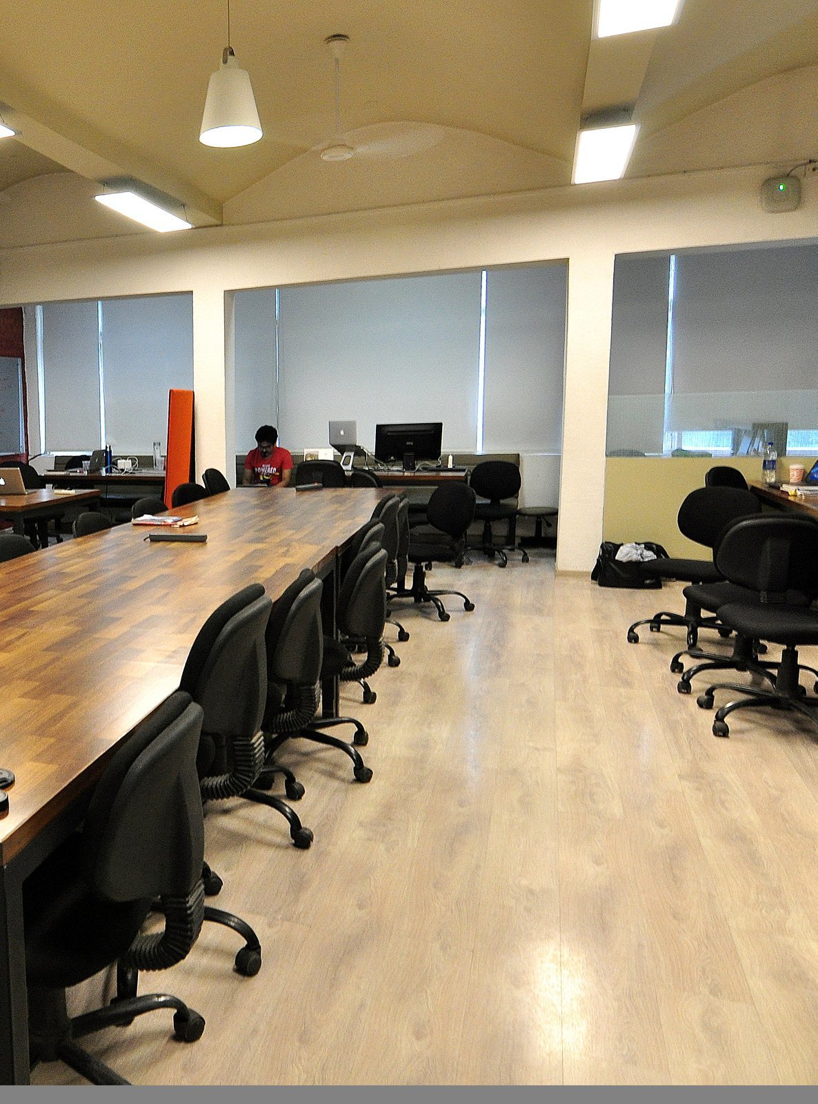 Hot desk at Investopad, SDA 