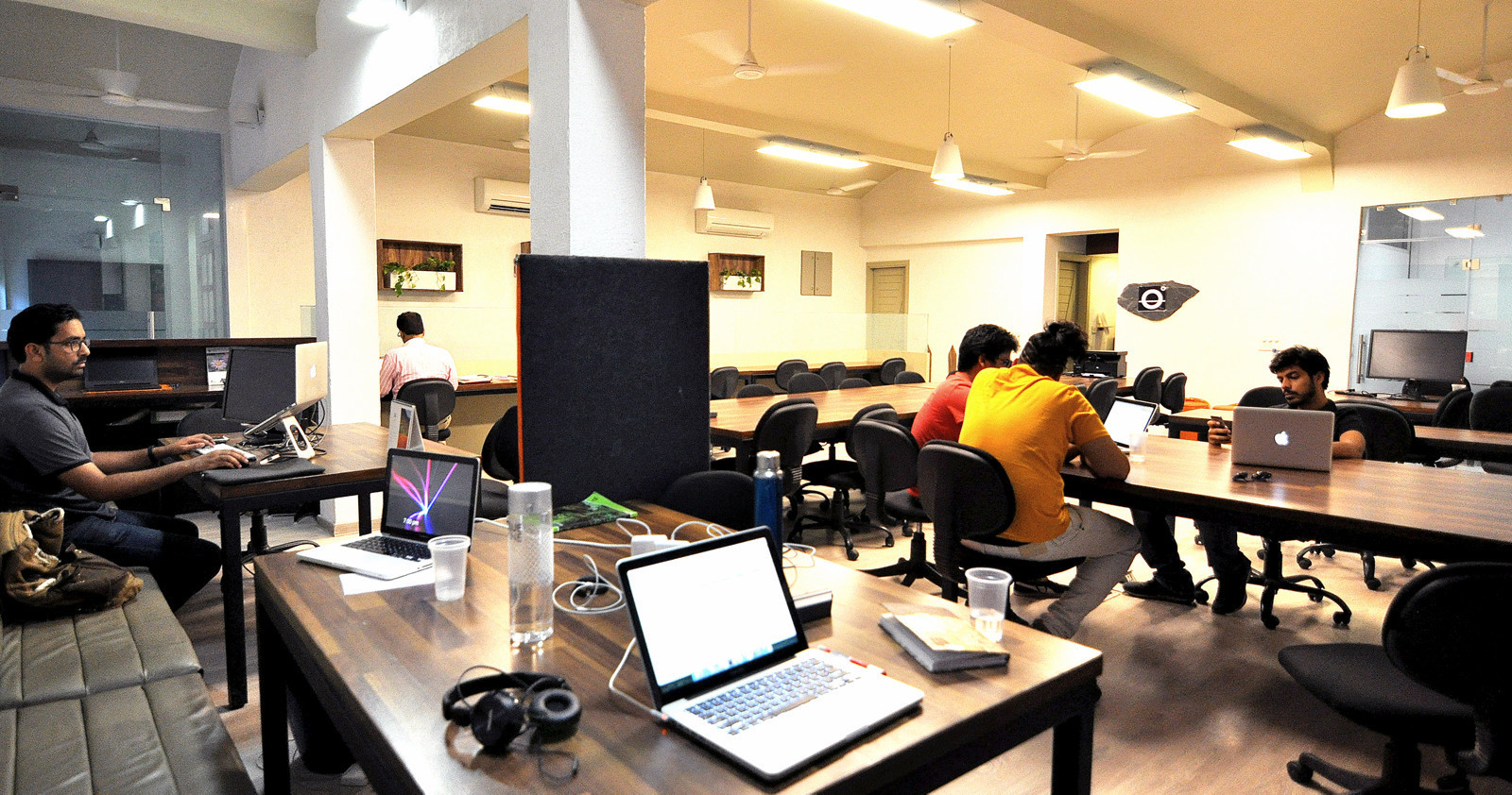 Hot desk at Investopad, SDA 