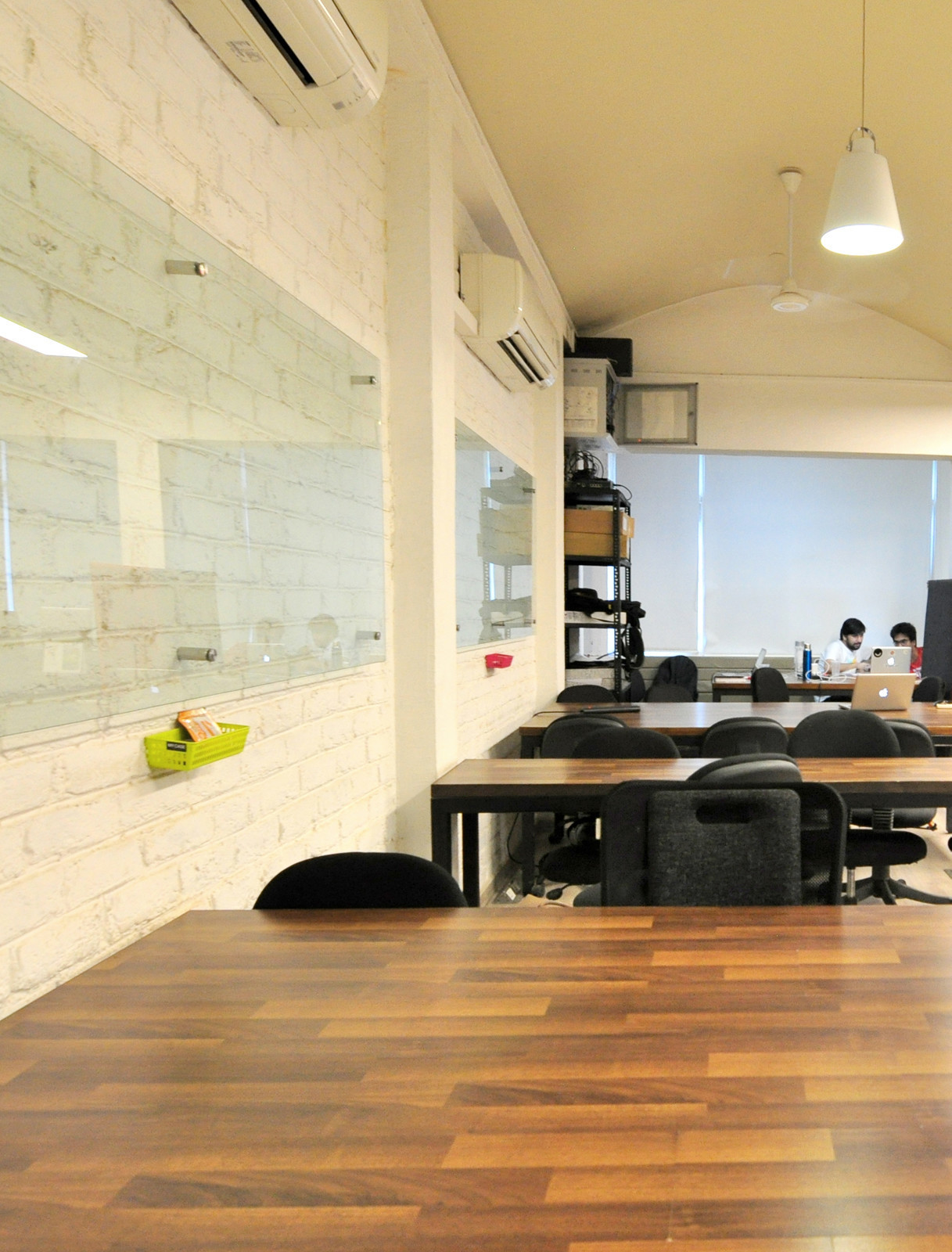 Hot desk at Investopad, SDA 