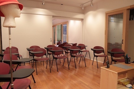 1000 sq ft, event space, hourly rental, 3 rooms, private bathroom, rest area/desk 1000 sq ft, event space, hourly rental, 3 rooms, private bathroom, rest area/desk