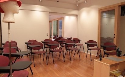 1000 sq ft, event space, hourly rental, 3 rooms, private bathroom, rest area/desk 1000 sq ft, event space, hourly rental, 3 rooms, private bathroom, rest area/desk