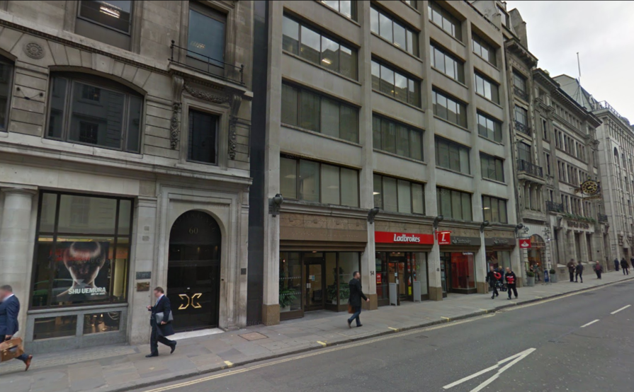 12 x Desks in newly furnished, serviced & sociable office in Moorgate. Available from the 24th July 12 x Desks in newly furnished, serviced & sociable office in Moorgate. Available from the 24th July