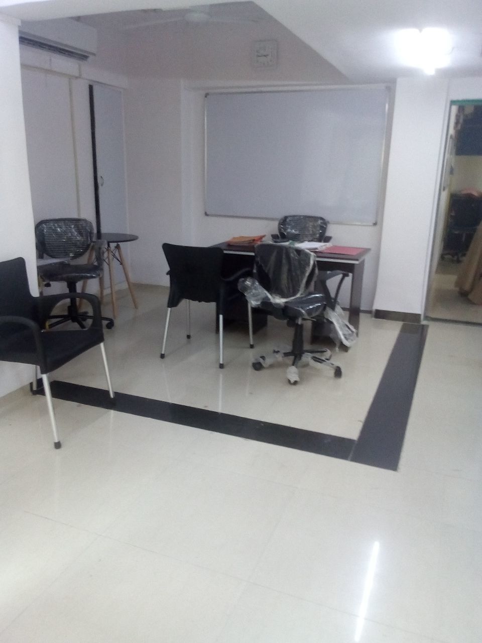 Desk on monthly rental basis