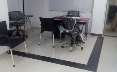 Desk on monthly rental basis Desk on monthly rental basis