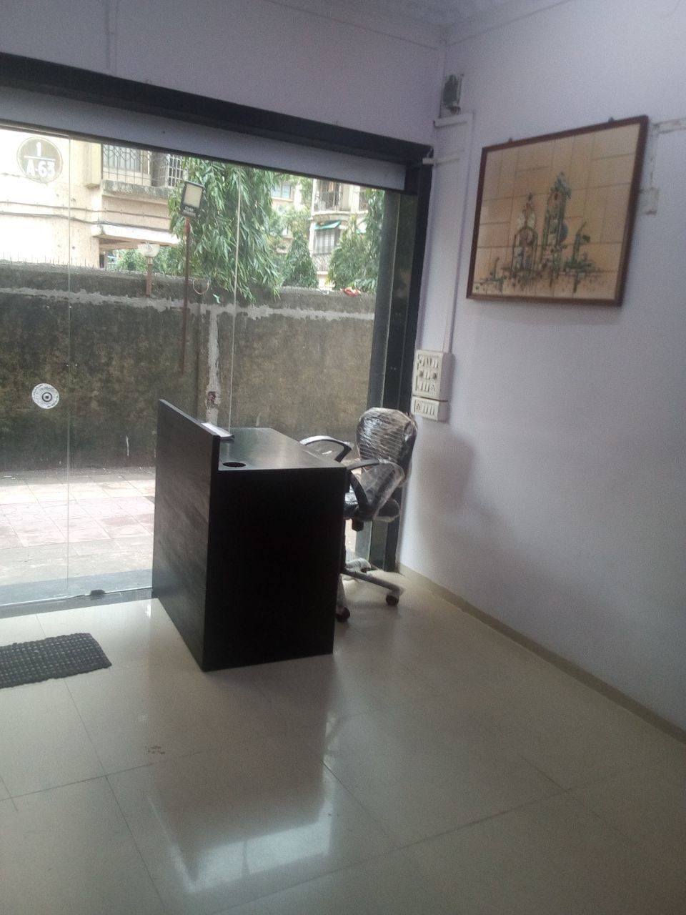 Desk on monthly rental basis