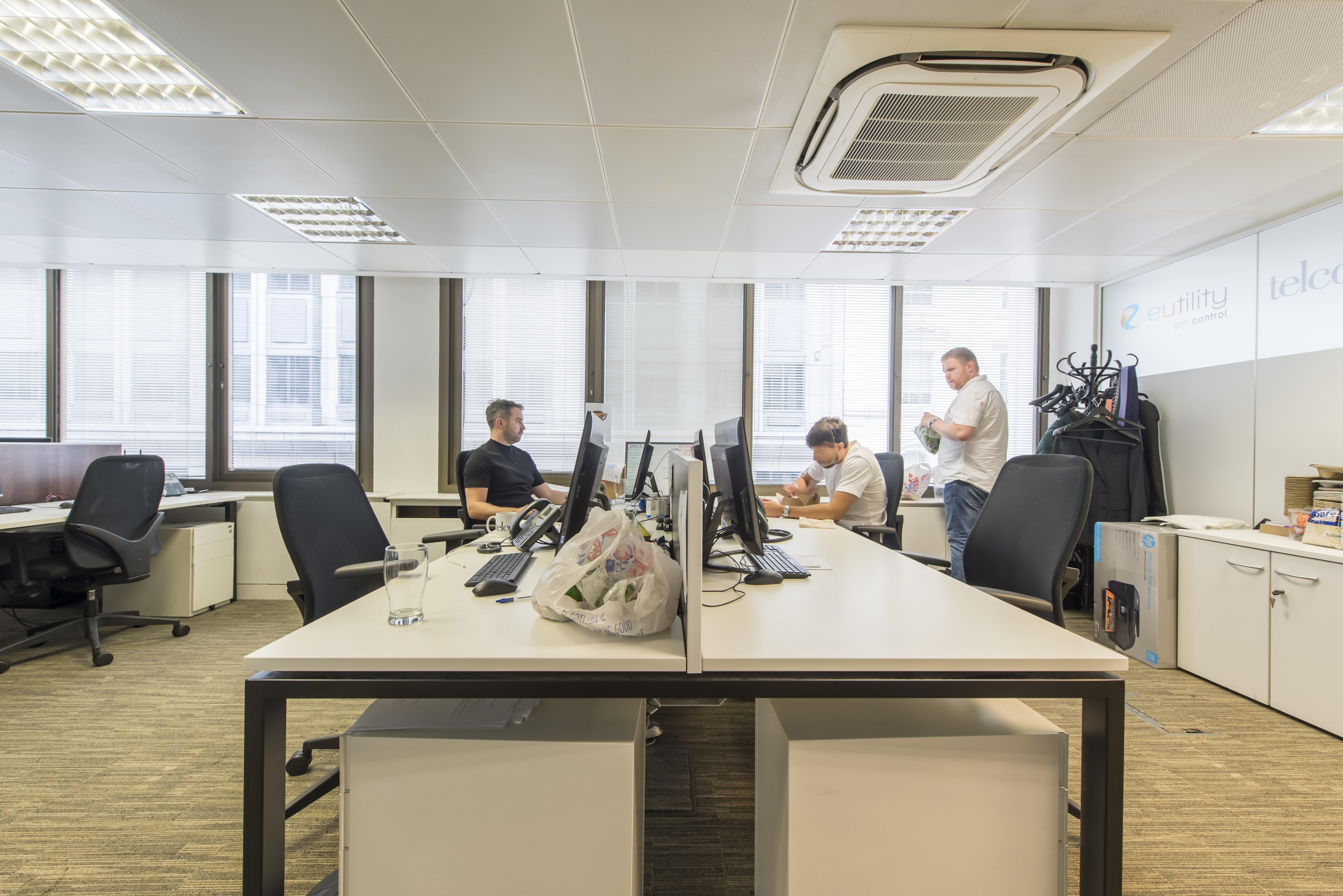 Up to 17 x Serviced Desk Spaces Newly Refurbished in Moorgate Up to 17 x Serviced Desk Spaces Newly Refurbished in Moorgate