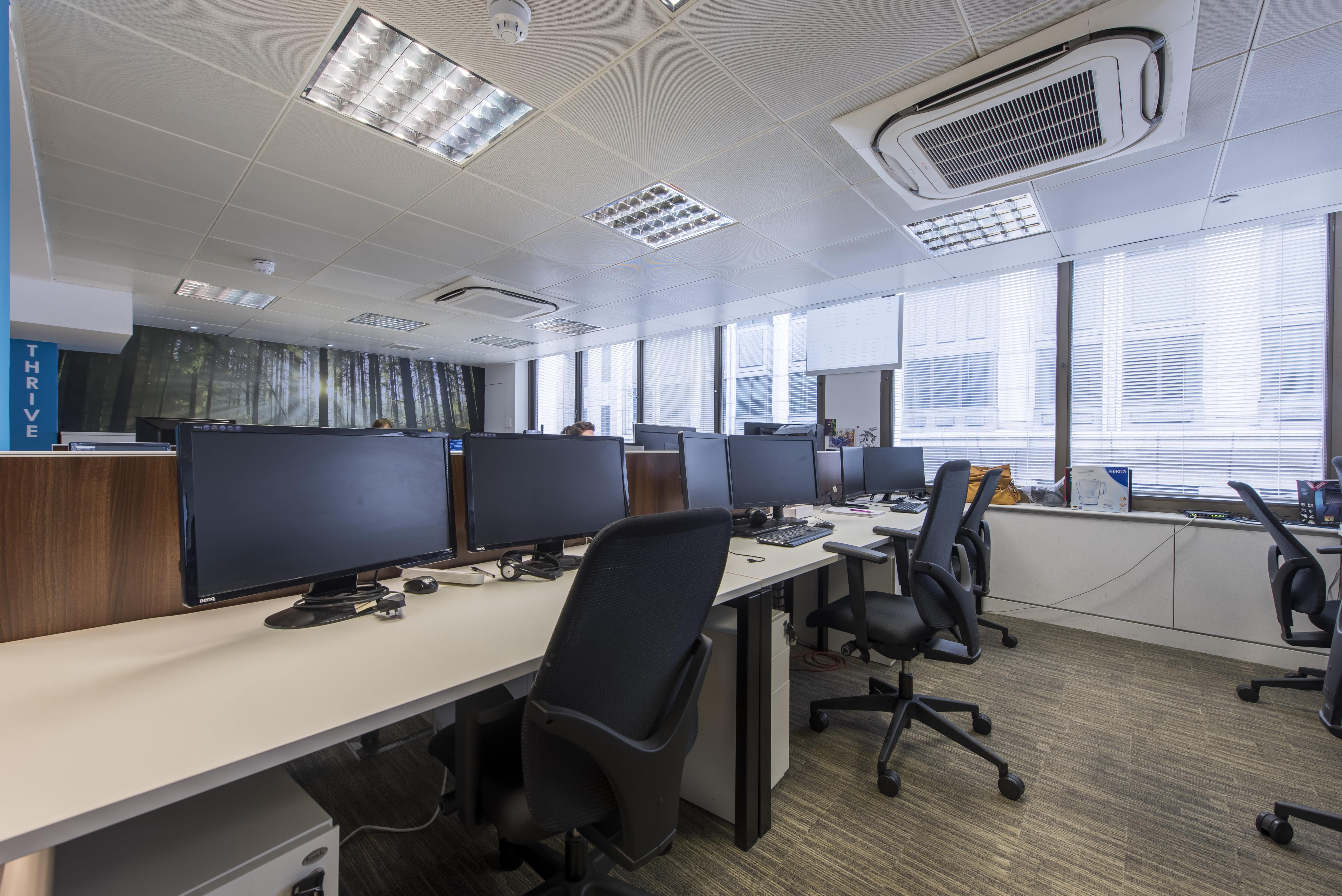 Up to 17 x Serviced Desk Spaces Newly Refurbished in Moorgate Up to 17 x Serviced Desk Spaces Newly Refurbished in Moorgate