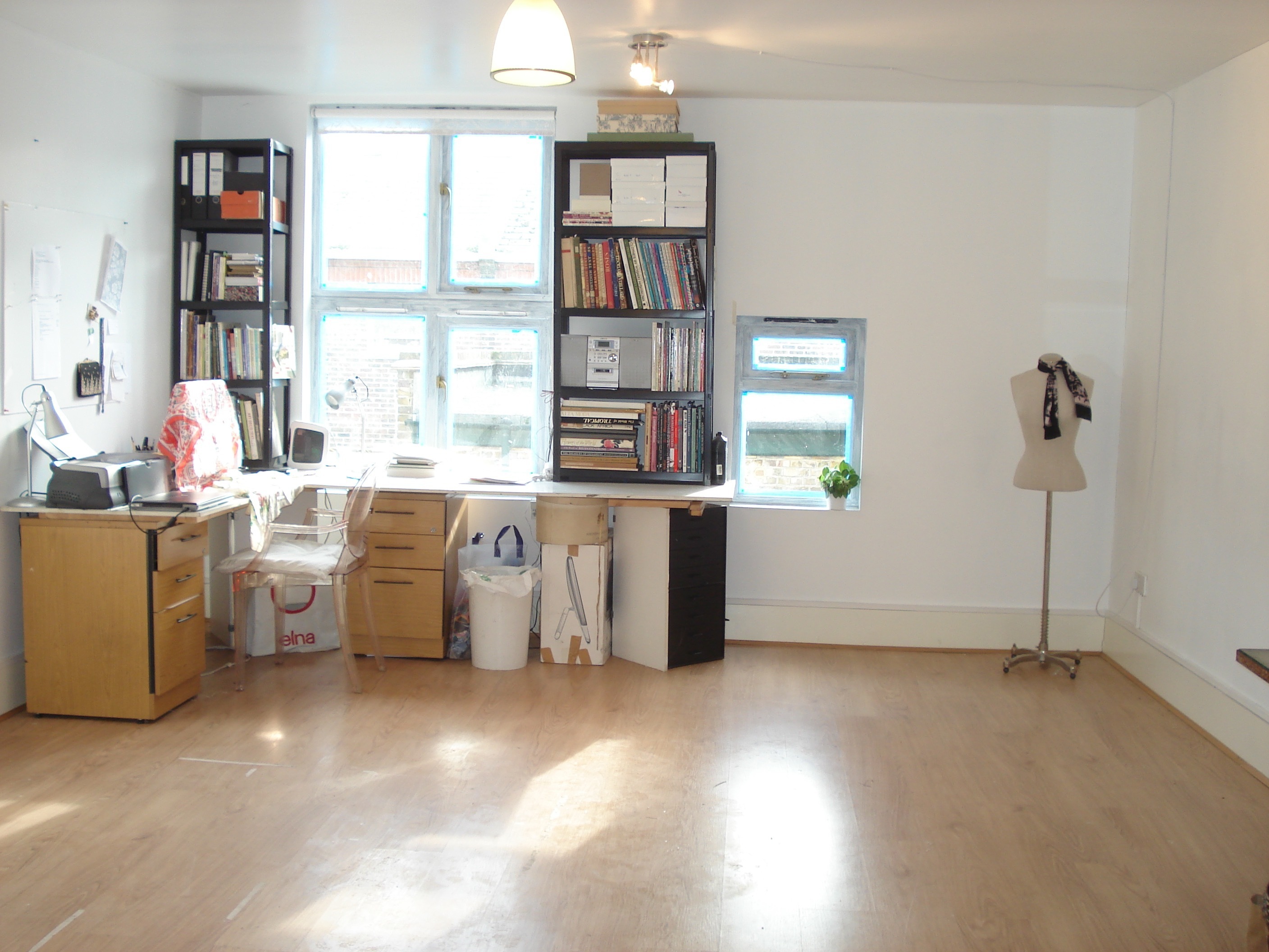 WORKSPACE IN CREATIVE STUDIO