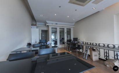 Hot Desking in a fantastic modern office Hot Desking in a fantastic modern office