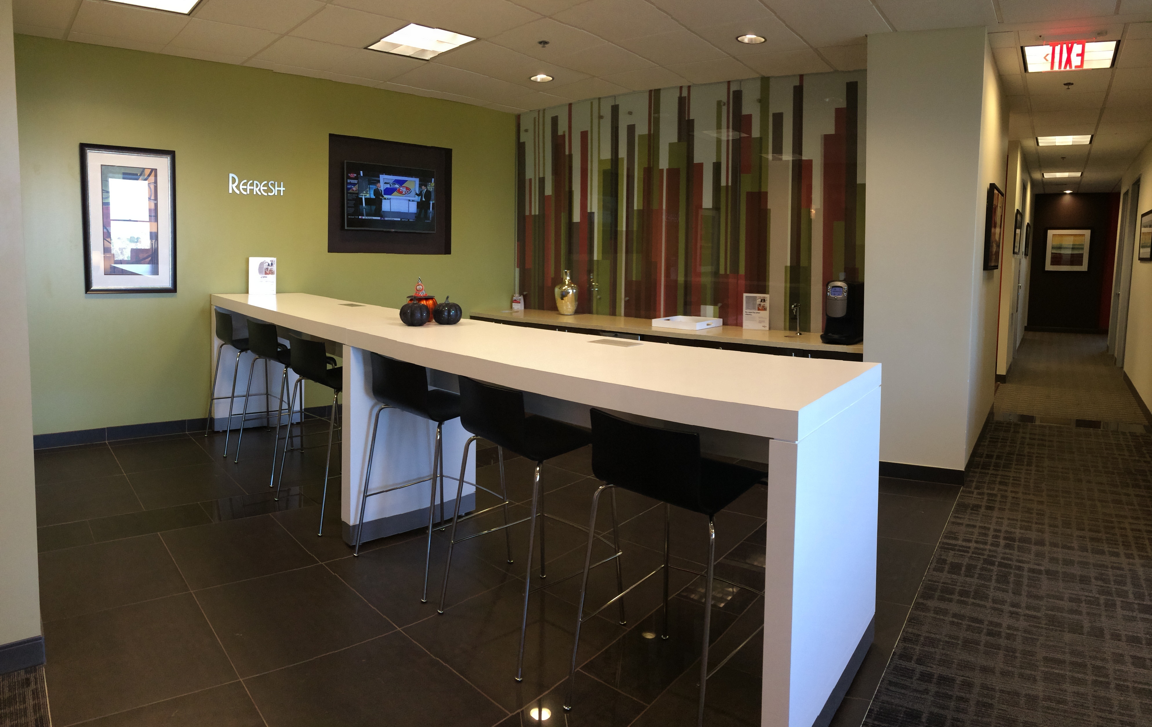 Co working and private offices by the hour, or day with longer term contracts available. 