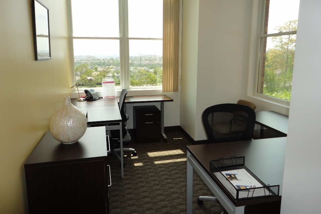 Co working and private offices by the hour, or day with longer term contracts available.  Co working and private offices by the hour, or day with longer term contracts available.