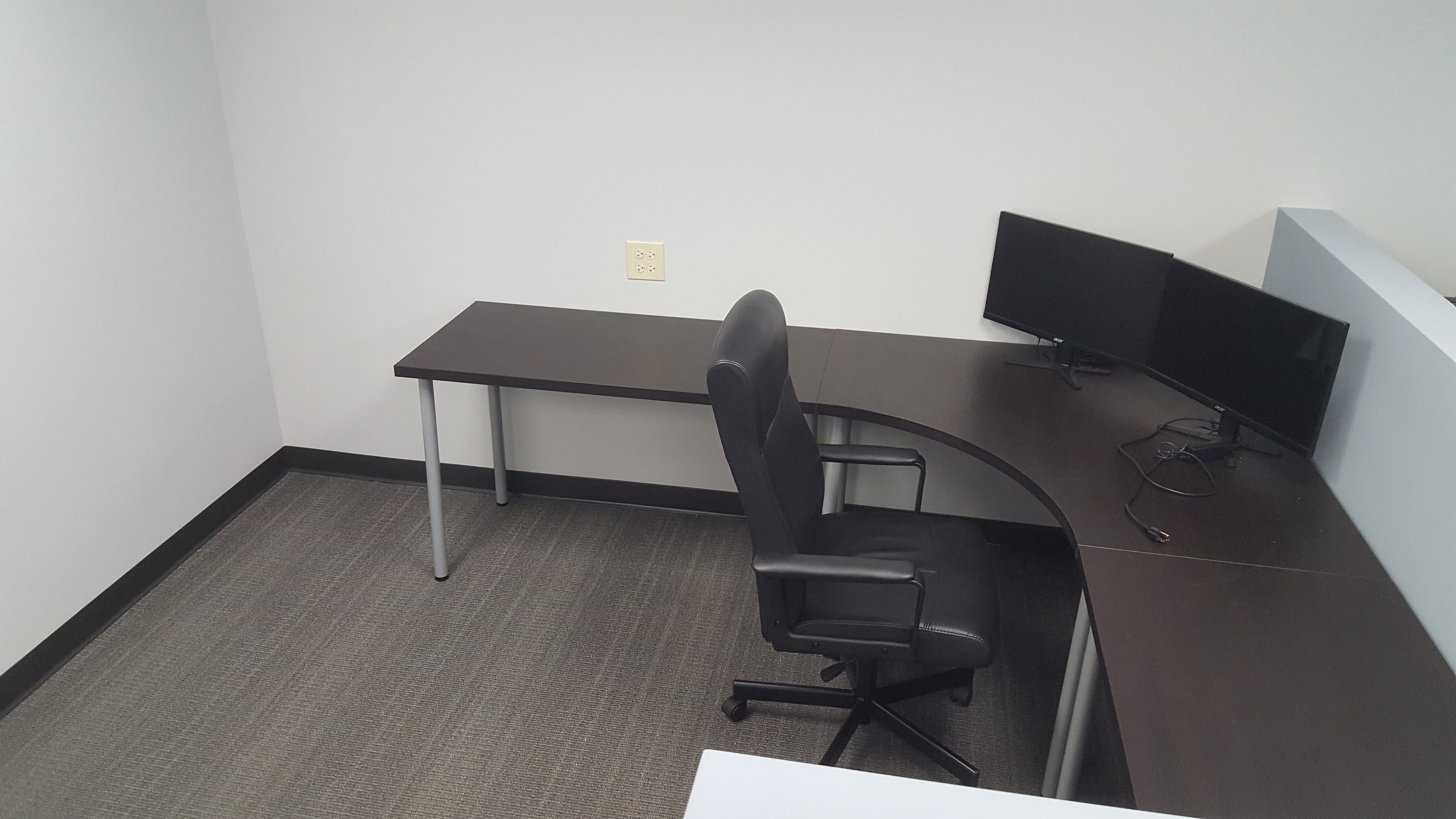 Dedicated desk/workstation