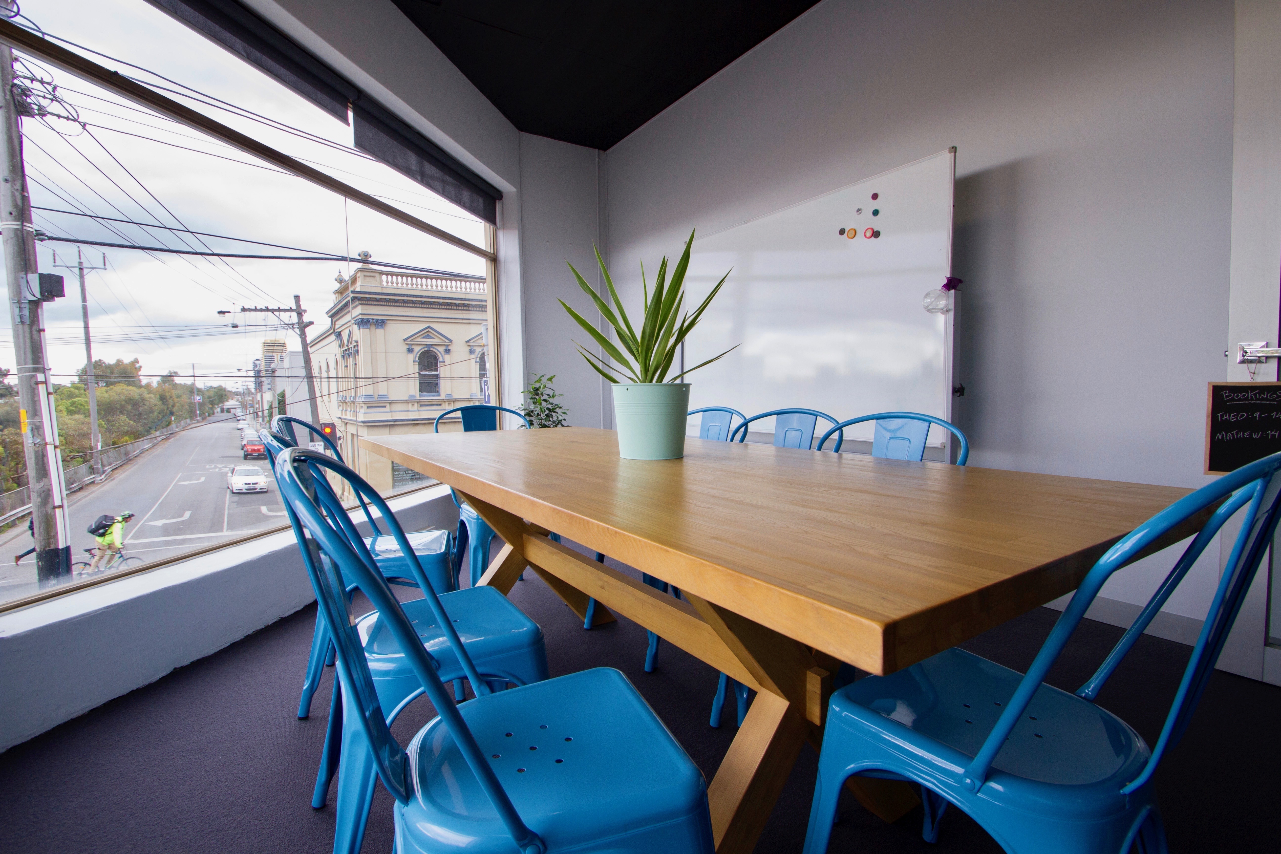 Meeting Room for up to 8 People Meeting Room for up to 8 People