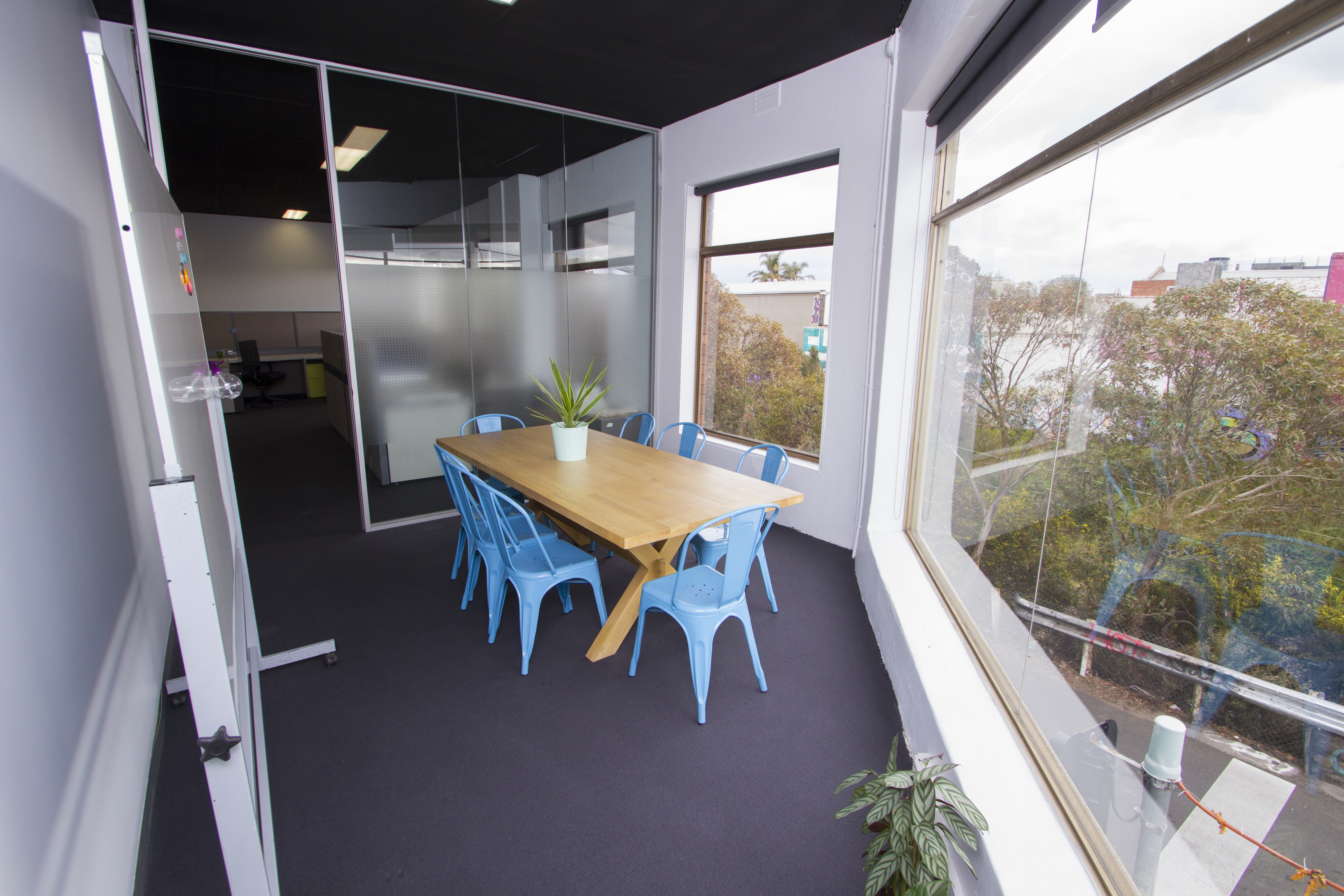 Meeting Room for up to 8 People Meeting Room for up to 8 People