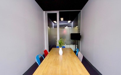 Meeting Room for up to 6 People Meeting Room for up to 6 People