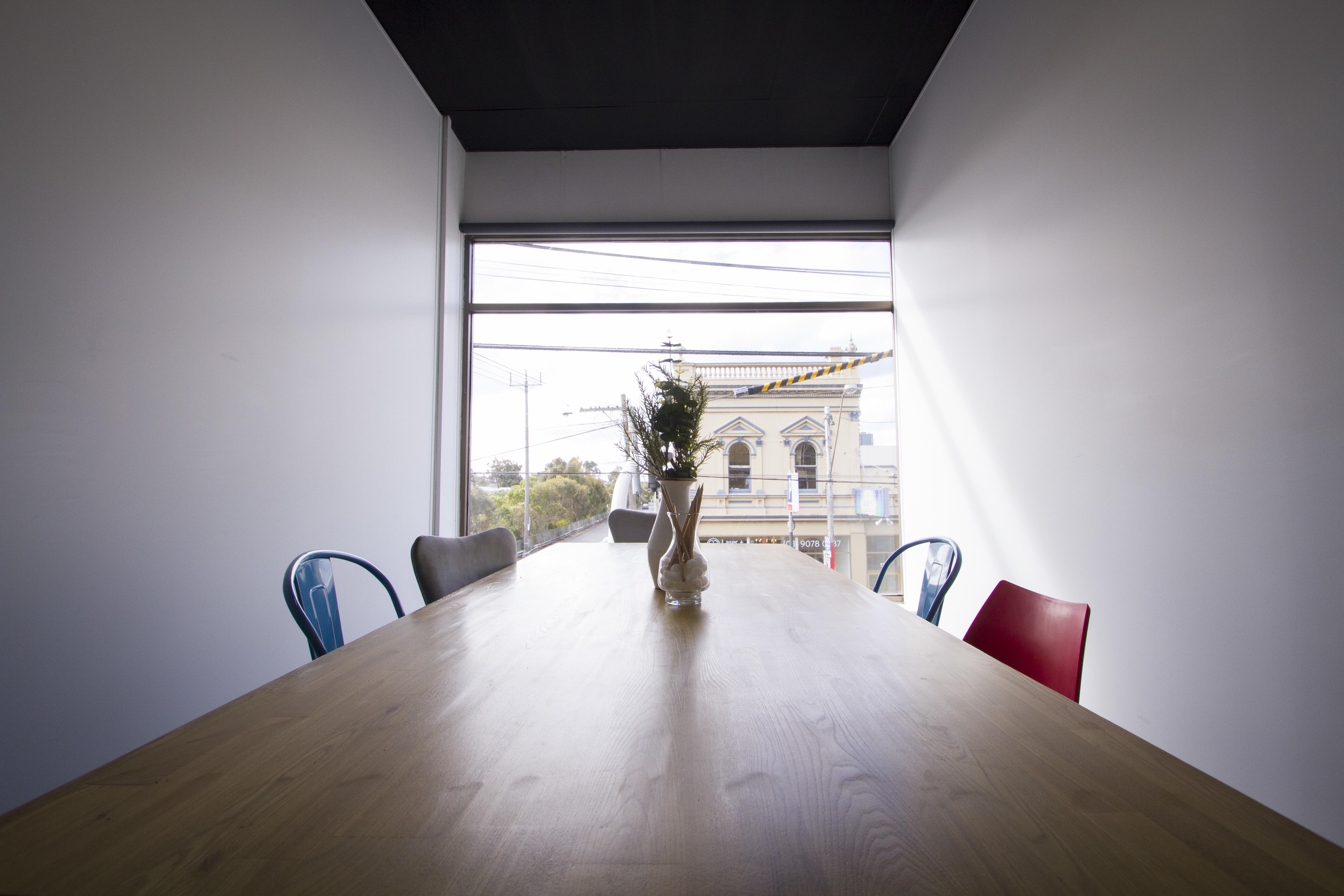 Meeting Room for up to 6 People Meeting Room for up to 6 People