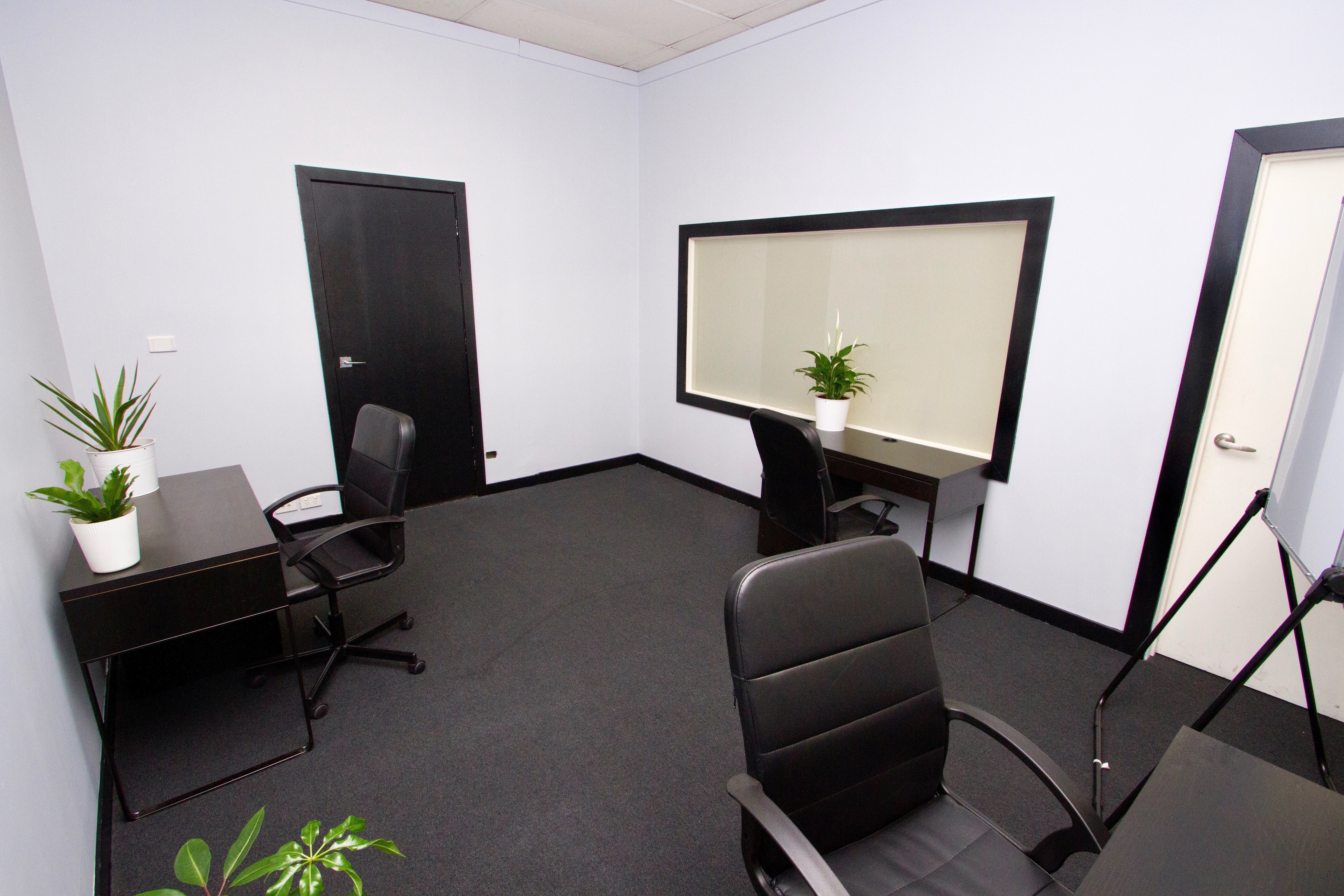 Private Office for 3 People Private Office for 3 People