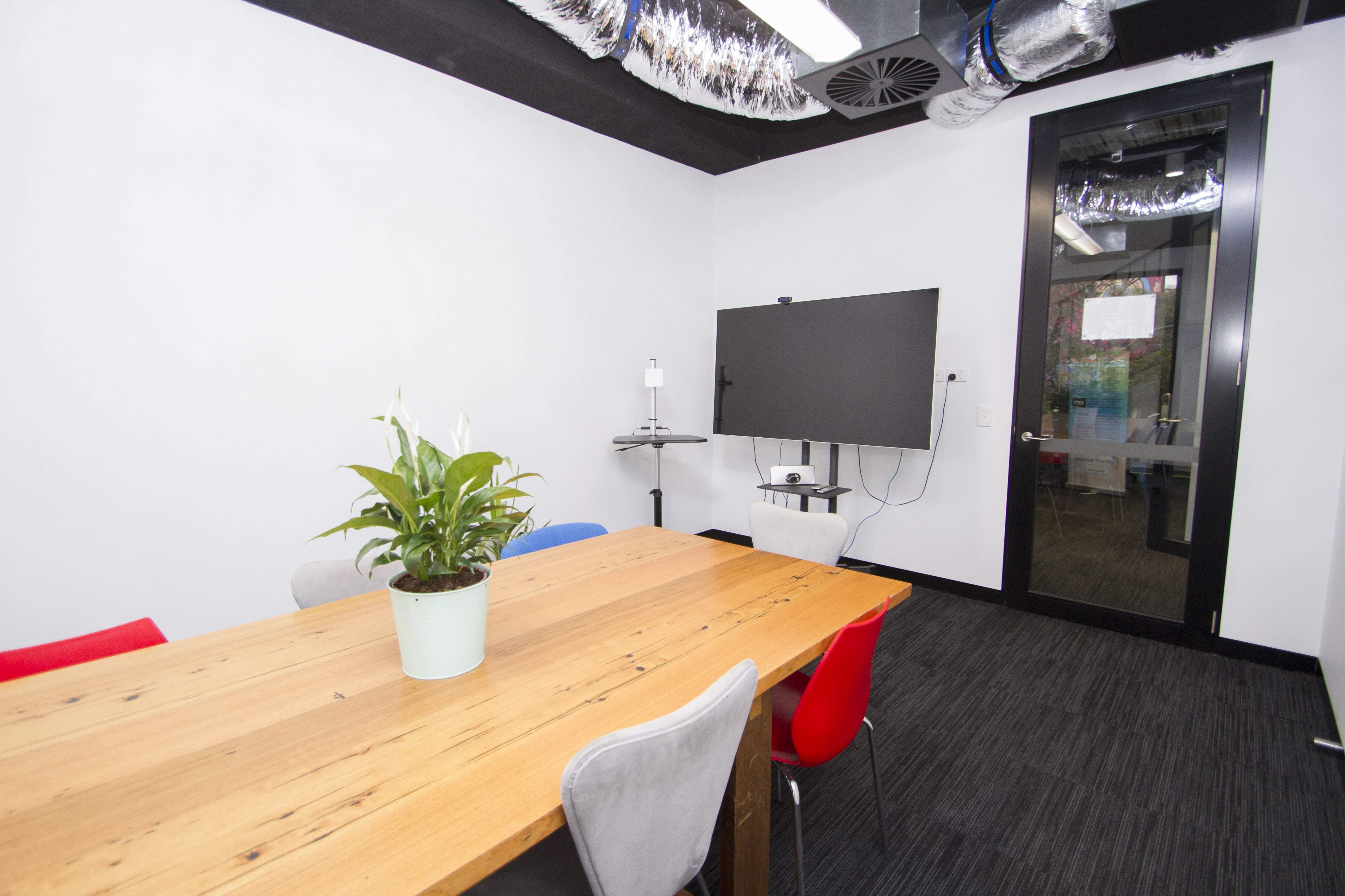 Meeting Room for up to 12 People Meeting Room for up to 12 People