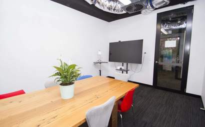 Meeting Room for up to 12 People Meeting Room for up to 12 People