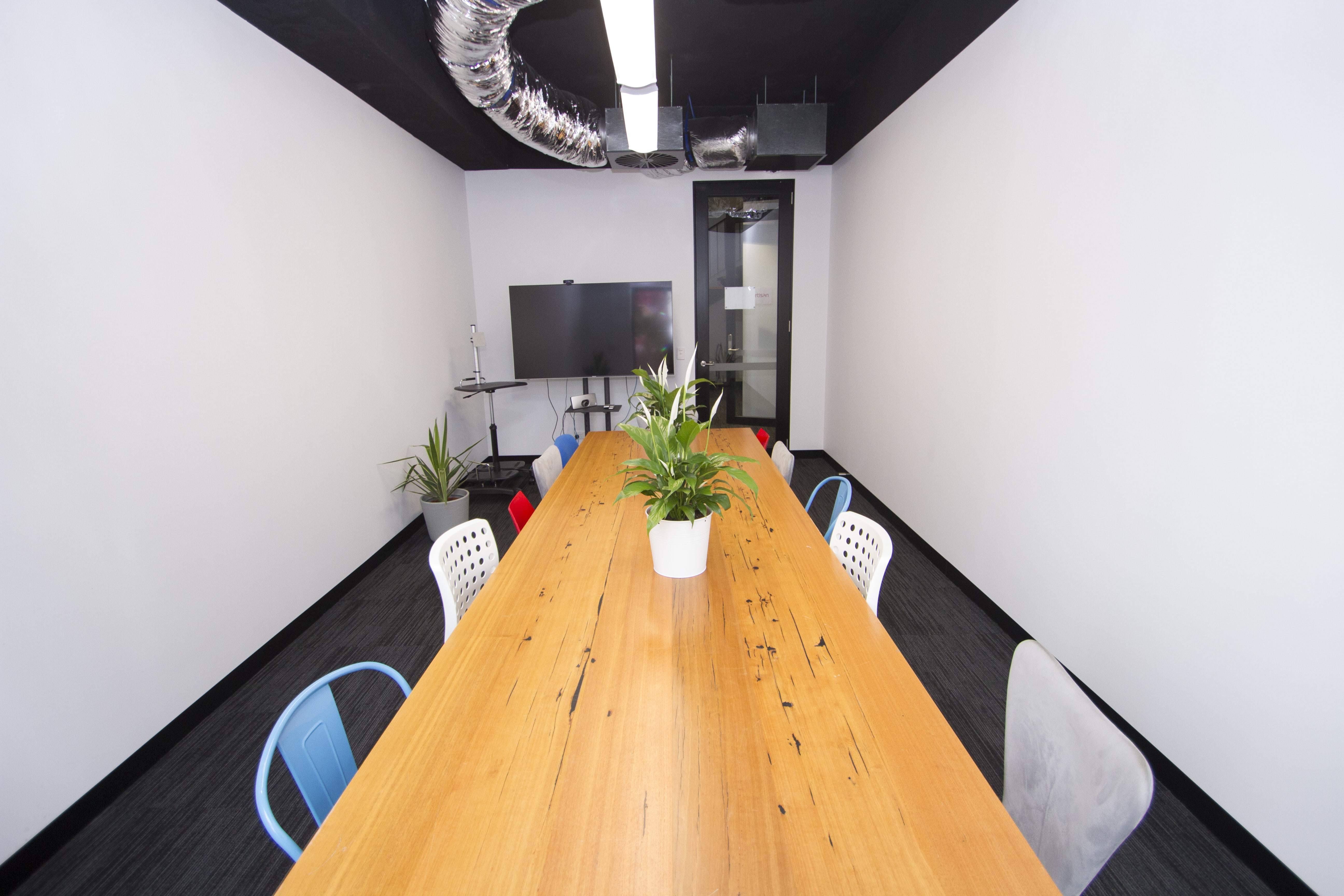 Meeting Room for up to 12 People Meeting Room for up to 12 People