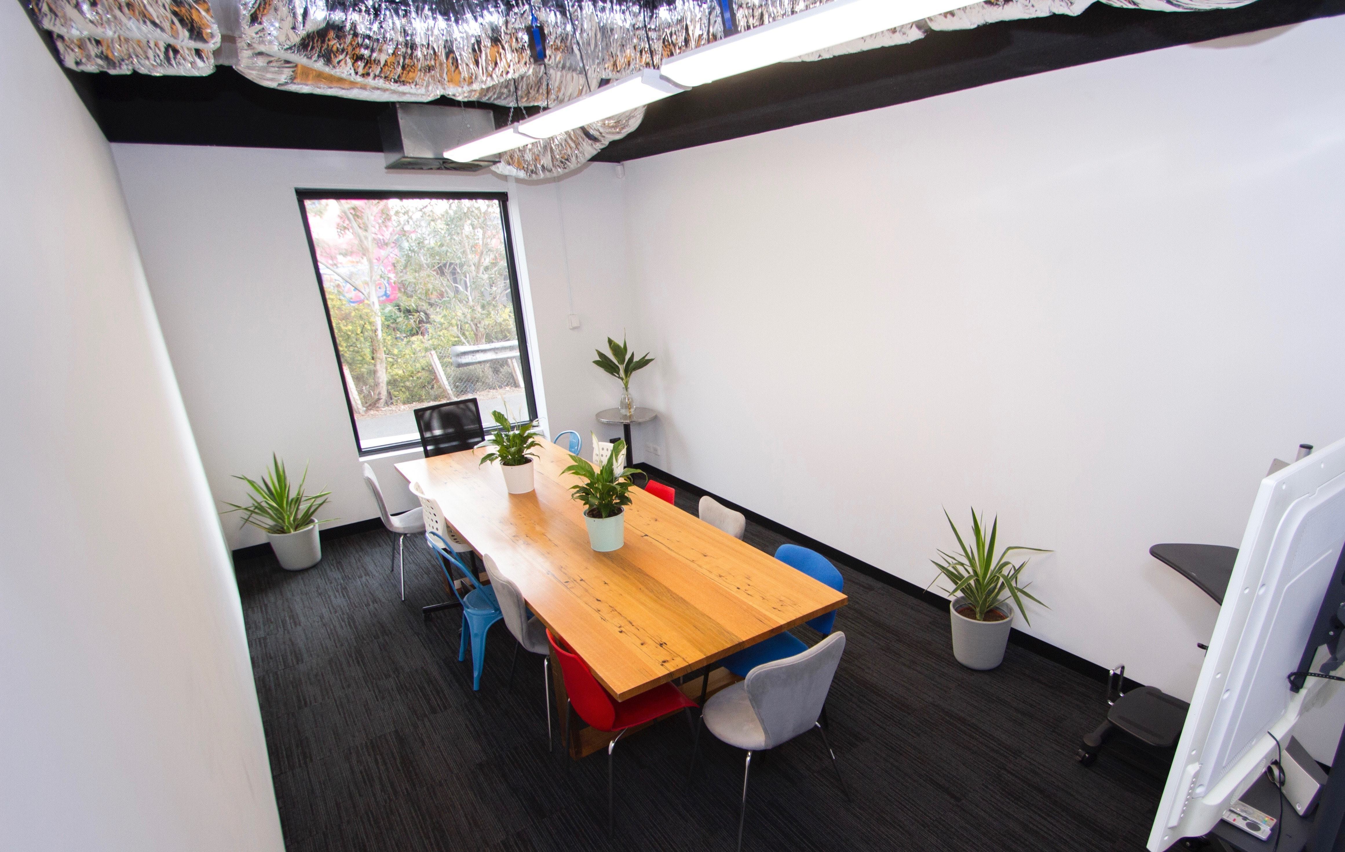 Meeting Room for up to 12 People Meeting Room for up to 12 People