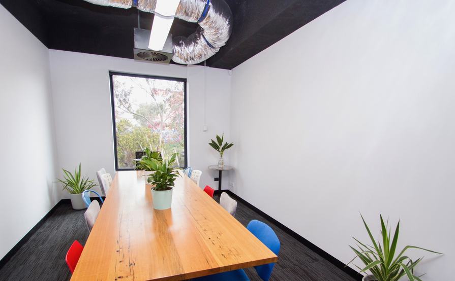Meeting Room for up to 12 People Meeting Room for up to 12 People