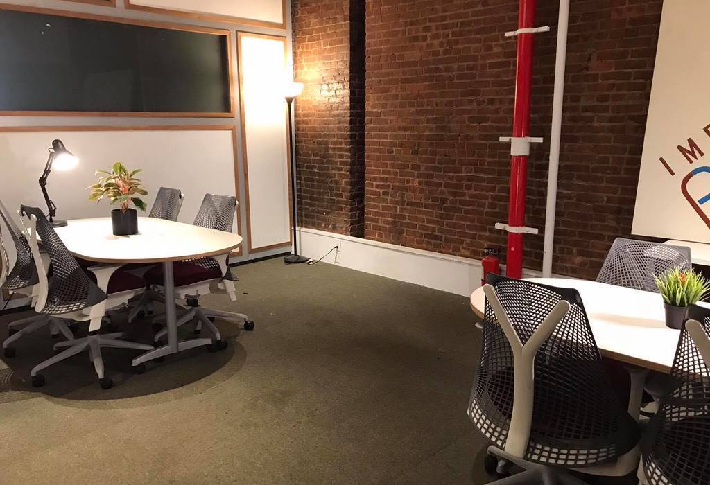 Large Cozy Room For a Team of 6-8 (+perks)