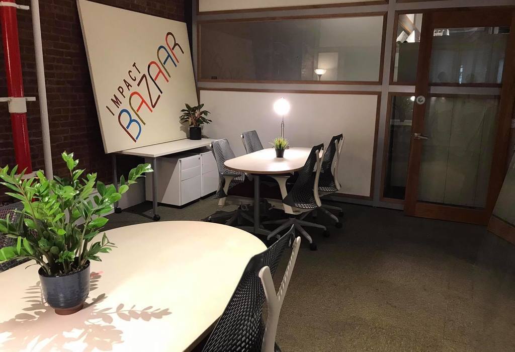 Large Cozy Room For a Team of 6-8 (+perks)