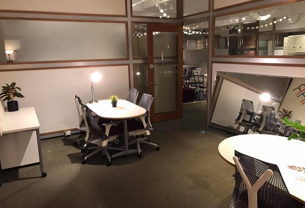 Large Cozy Room For a Team of 6-8 (+perks) Large Cozy Room For a Team of 6-8 (+perks)