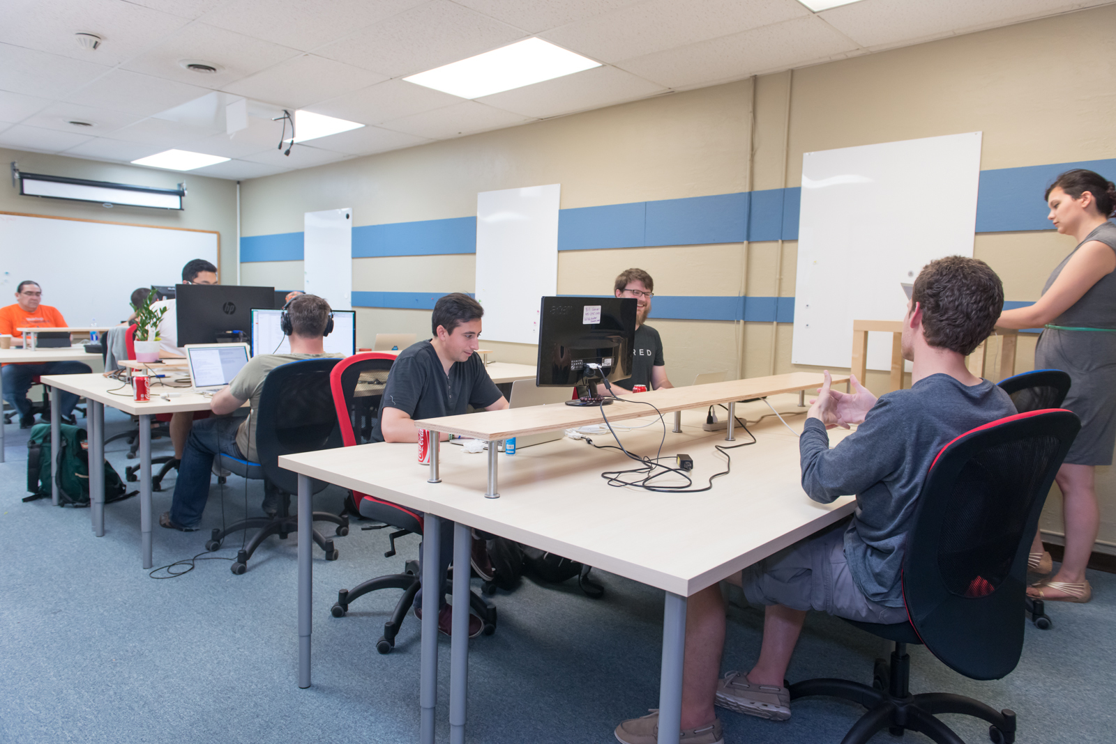 Community Coworking - Shared Desk | Desks Near Me