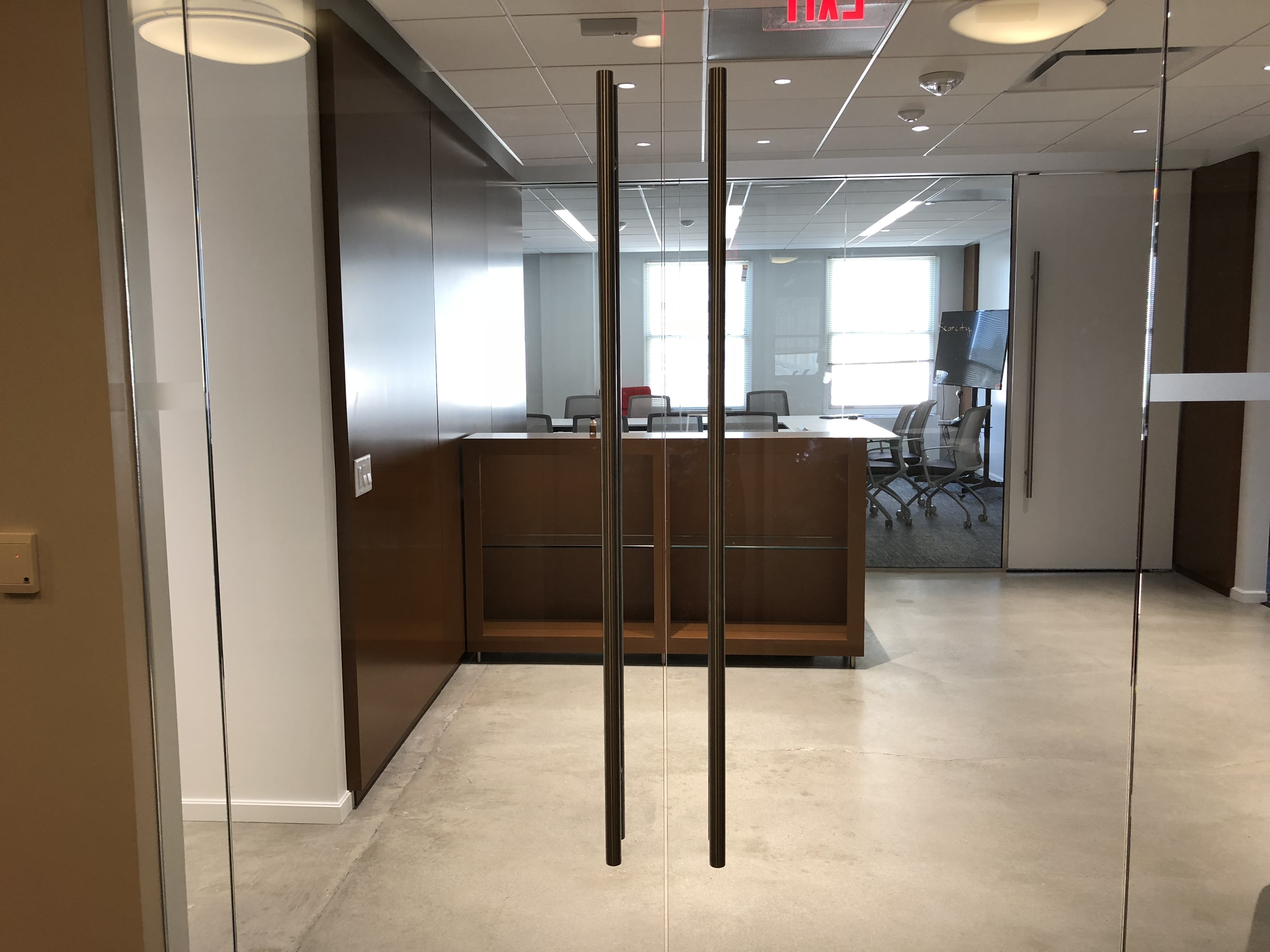 Sublet space avaible for individuals and organizations Desks Near Me