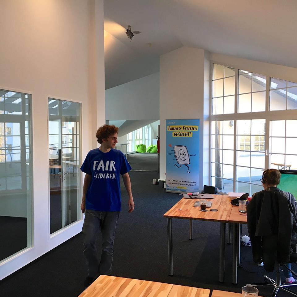 Spacious Desks with a great View for Teams and Freelancers Spacious Desks with a great View for Teams and Freelancers