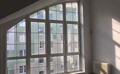 Spacious Desks with a great View for Teams and Freelancers Spacious Desks with a great View for Teams and Freelancers