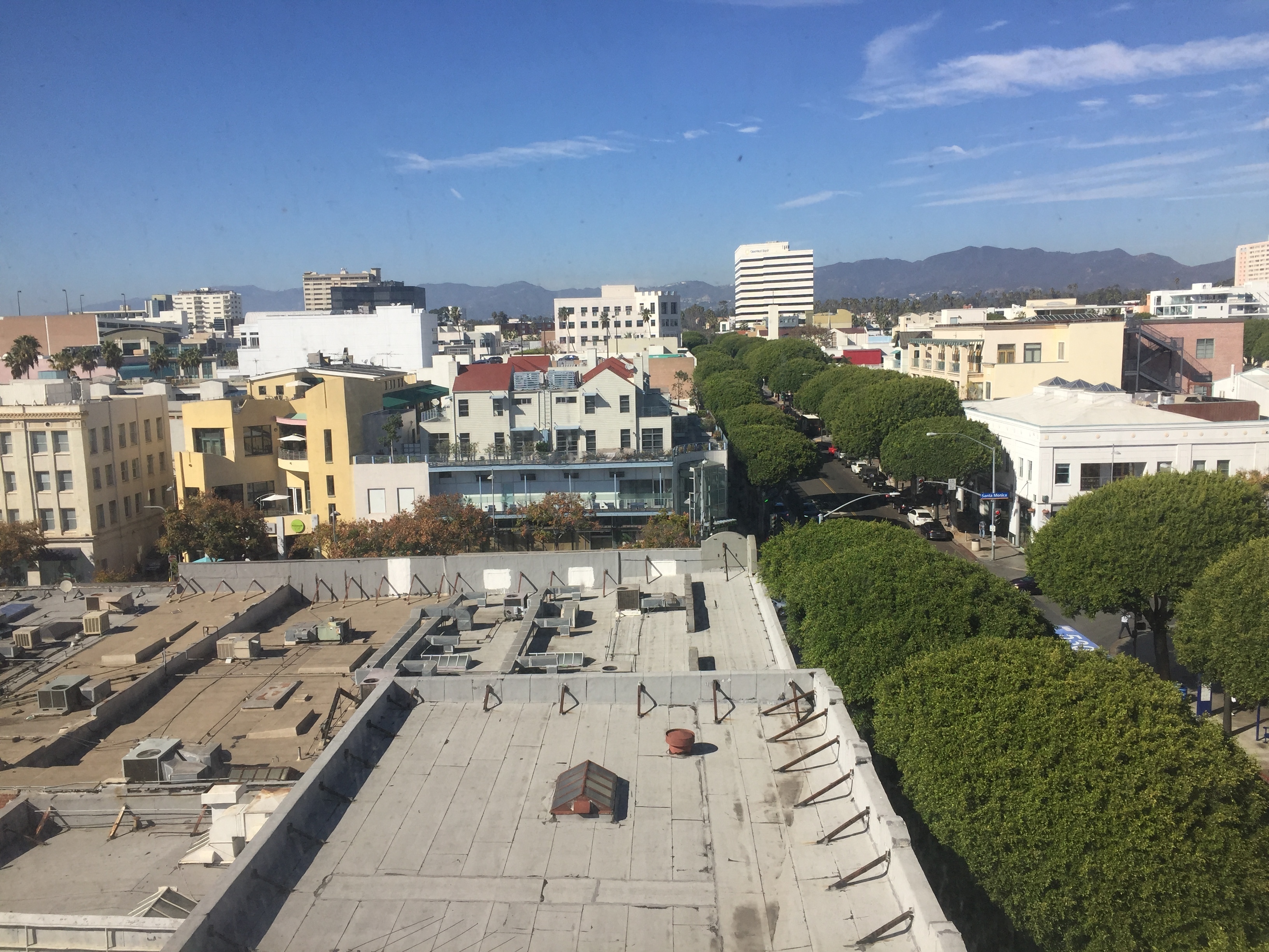 super cute Santa Monica creative space to share (Santa Monica)