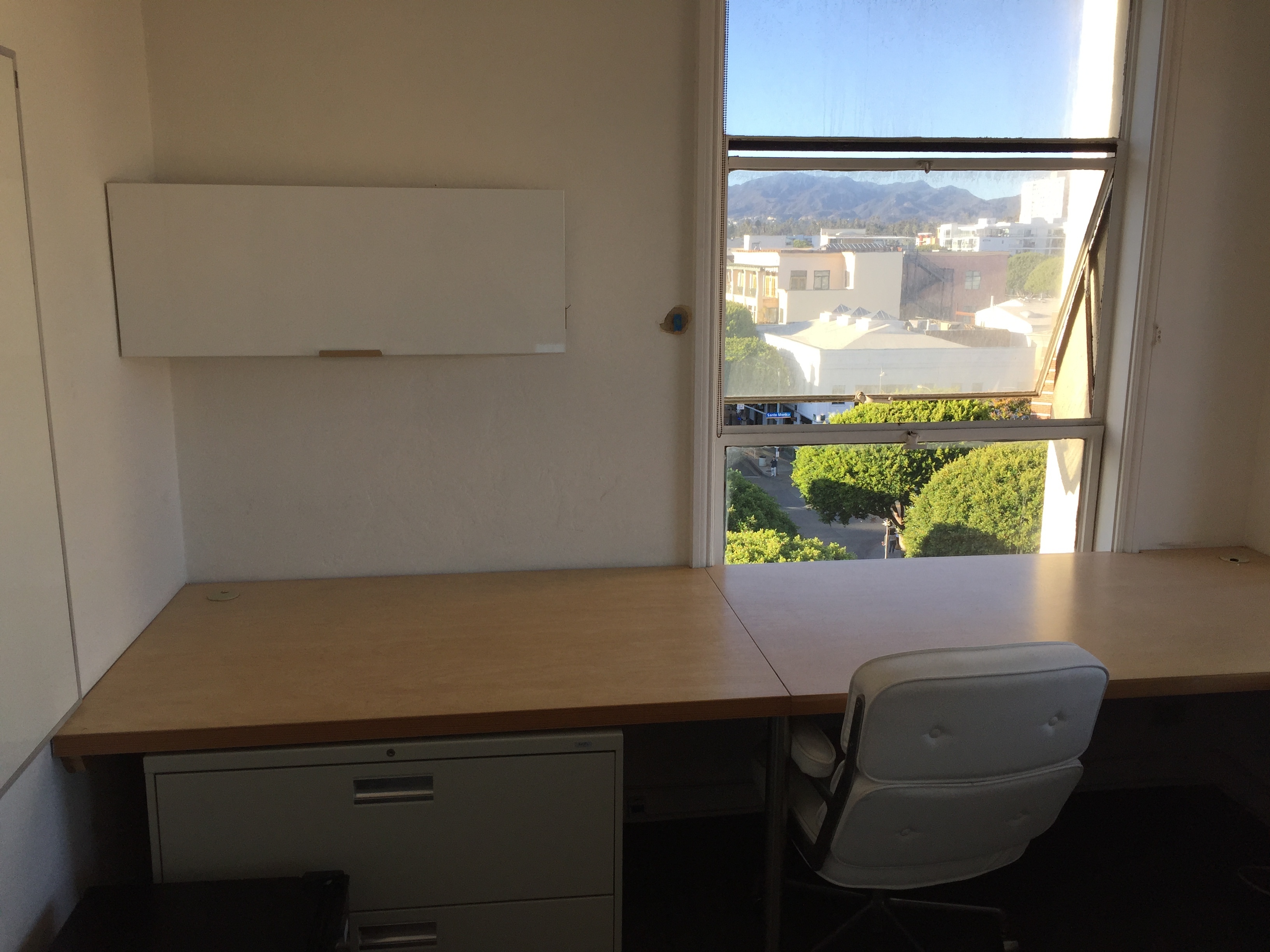 super cute Santa Monica creative space to share (Santa Monica)