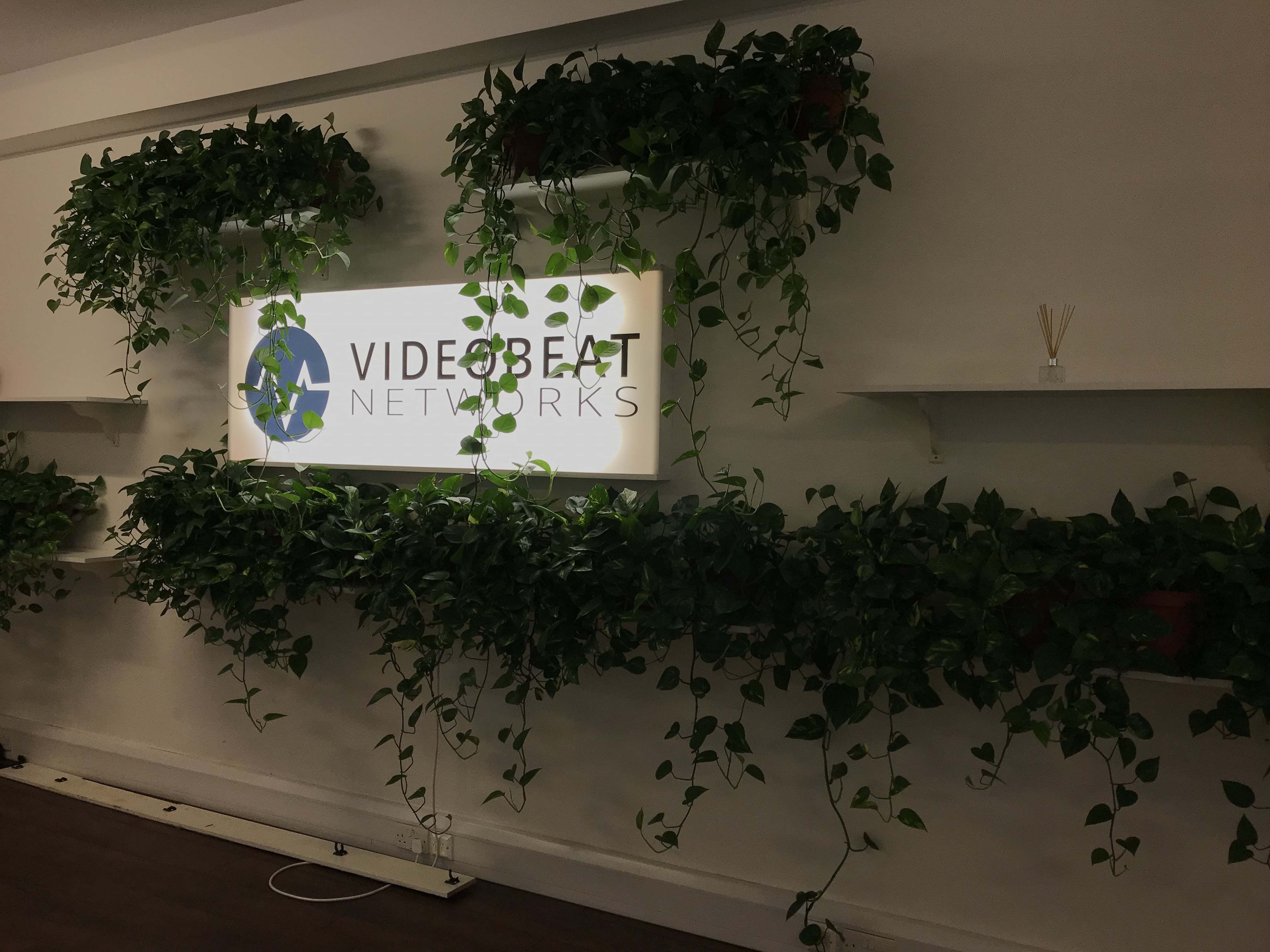 6 desks for rent in central London Oxford Street! Discount on