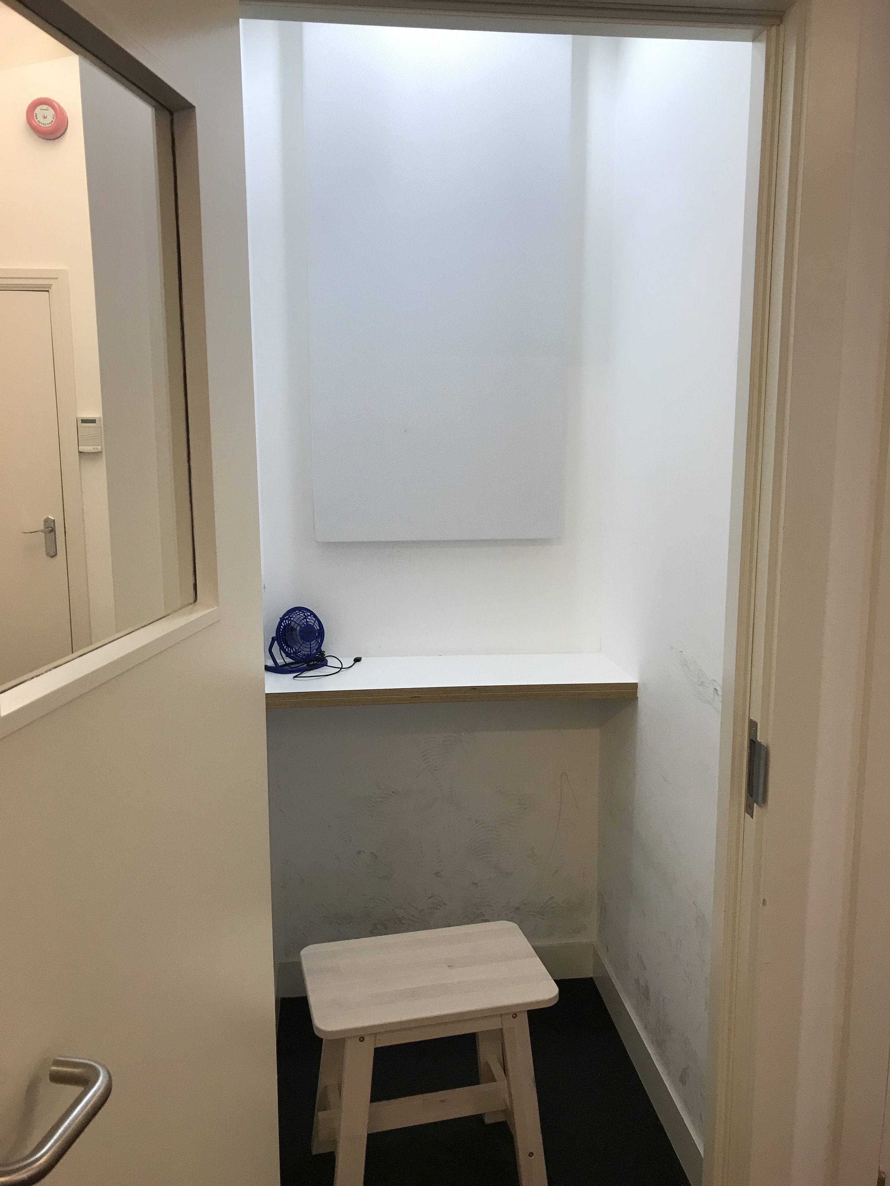 6 desks for rent in central London - Oxford Street! Discount on extended bookings! 6 desks for rent in central London - Oxford Street! Discount on extended bookings!