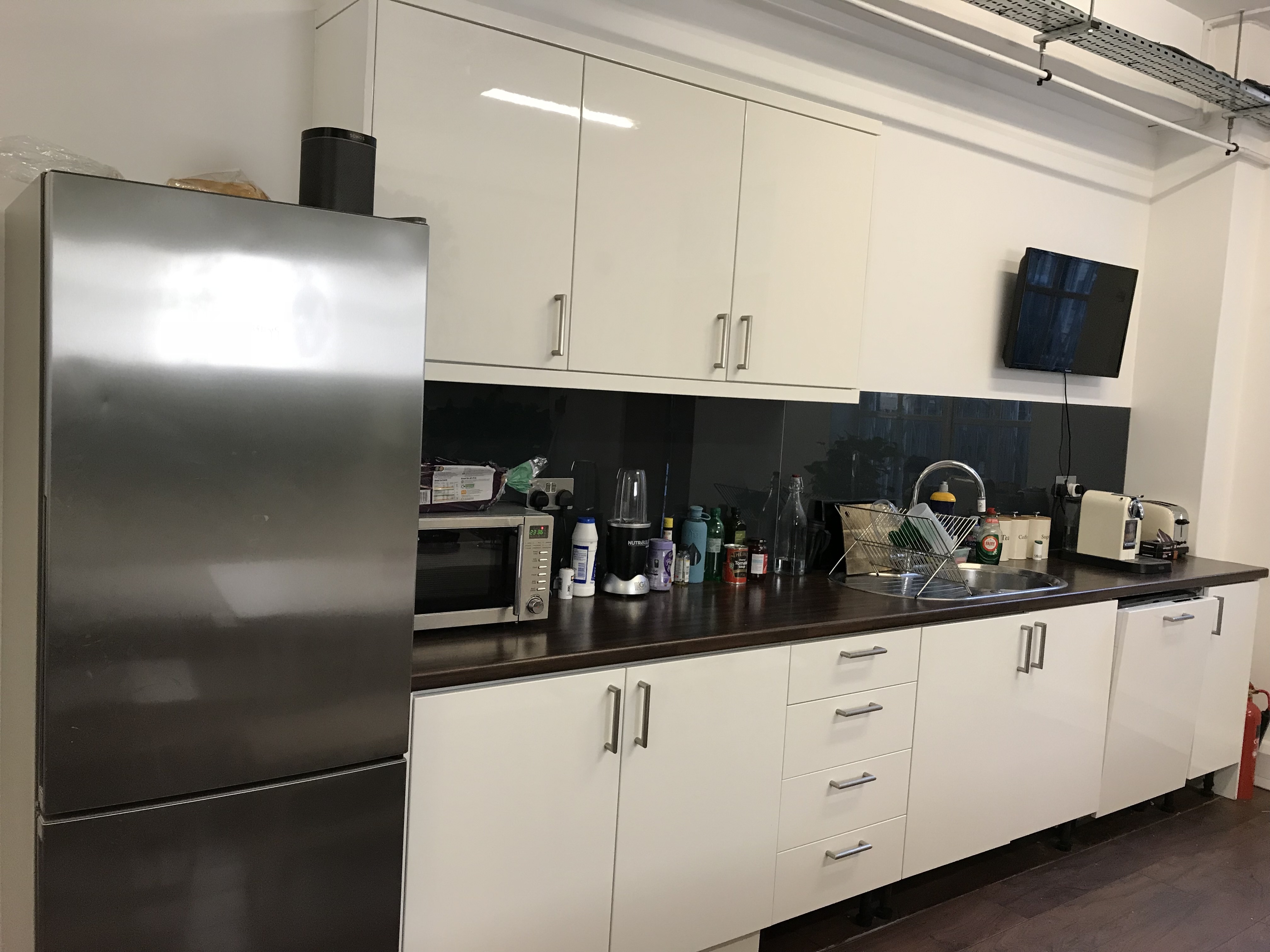 6 desks for rent in central London - Oxford Street! Discount on extended bookings! 6 desks for rent in central London - Oxford Street! Discount on extended bookings!