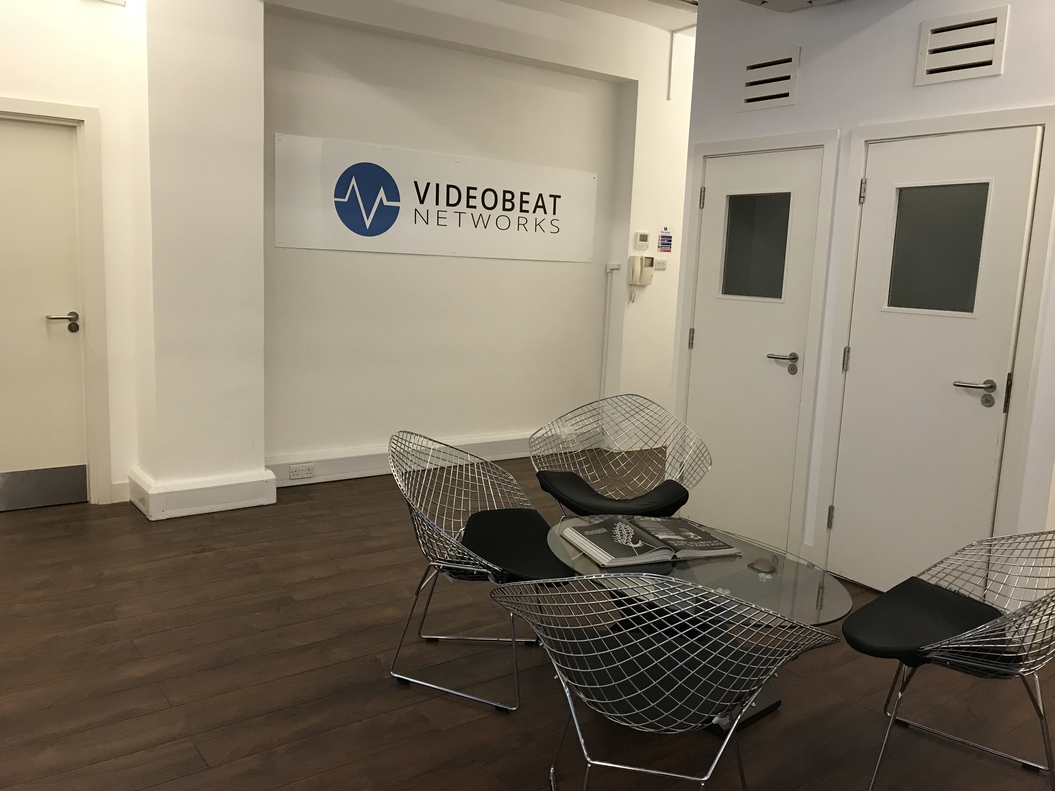 6 desks for rent in central London - Oxford Street! Discount on extended bookings! 6 desks for rent in central London - Oxford Street! Discount on extended bookings!