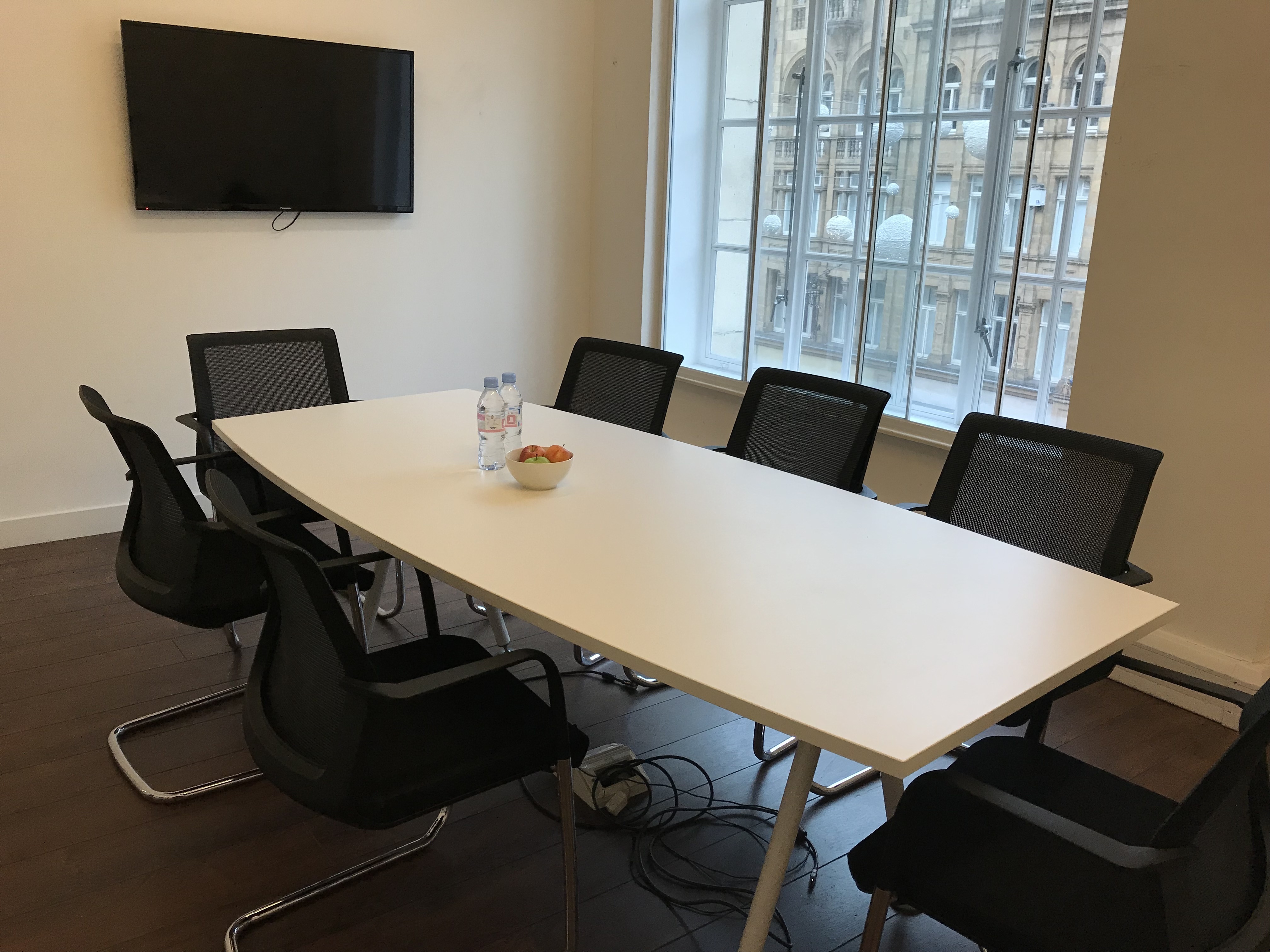 6 desks for rent in central London - Oxford Street! Discount on extended bookings! 6 desks for rent in central London - Oxford Street! Discount on extended bookings!