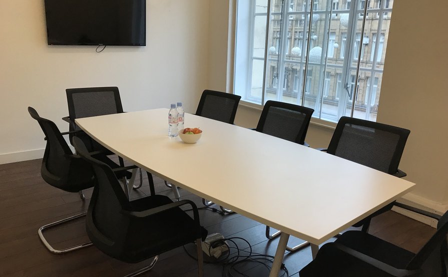 6 desks for rent in central London - Oxford Street! Discount on extended bookings!