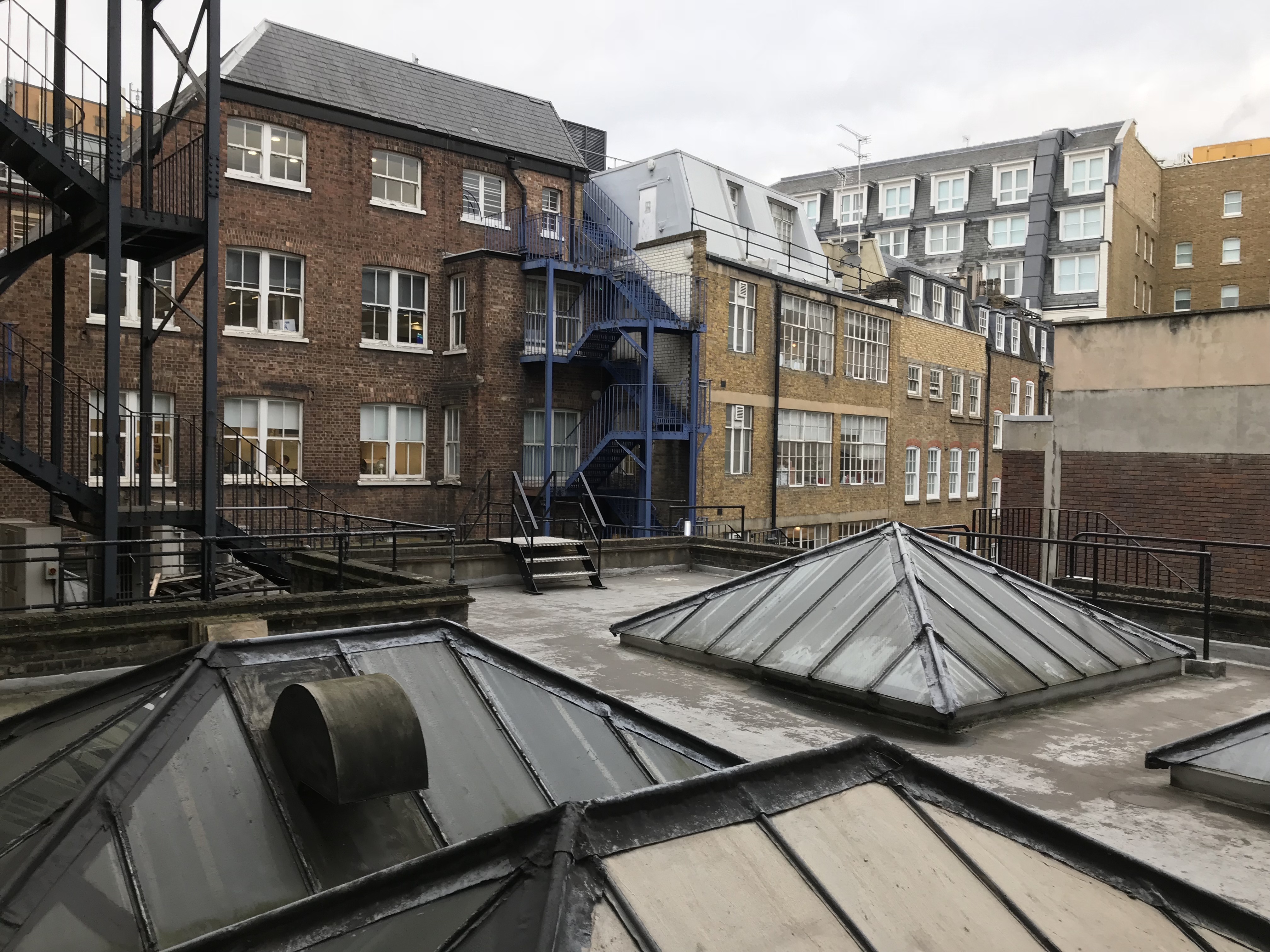 6 desks for rent in central London - Oxford Street! Discount on extended bookings! 6 desks for rent in central London - Oxford Street! Discount on extended bookings!