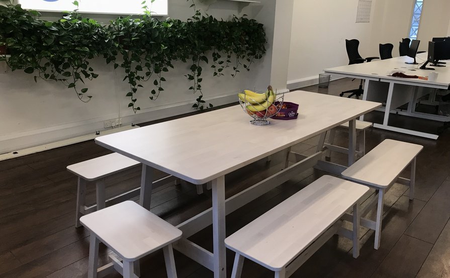 6 desks for rent in central London - Oxford Street! Discount on extended bookings!