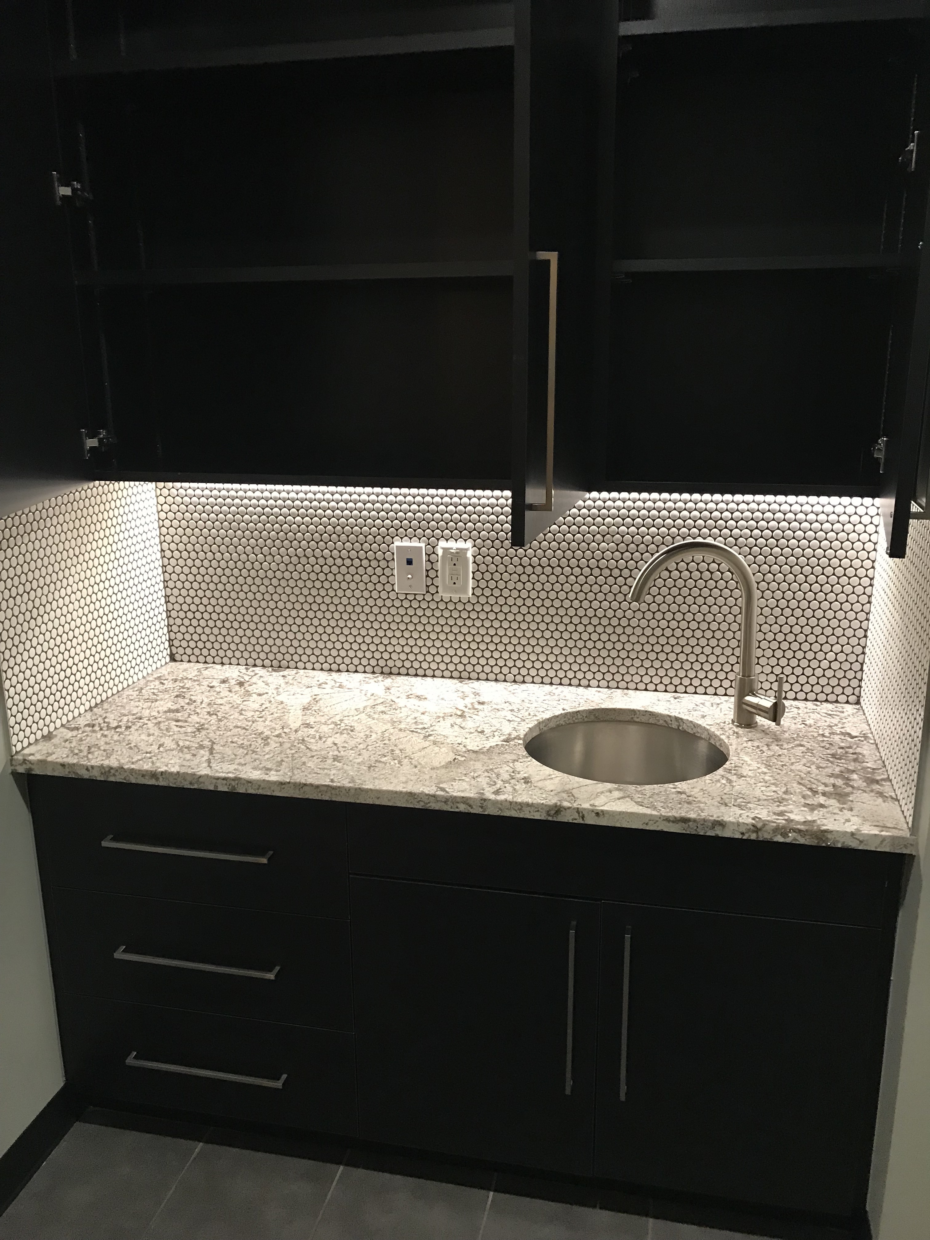 Looking for someone to rent a few days a week (split the suite)