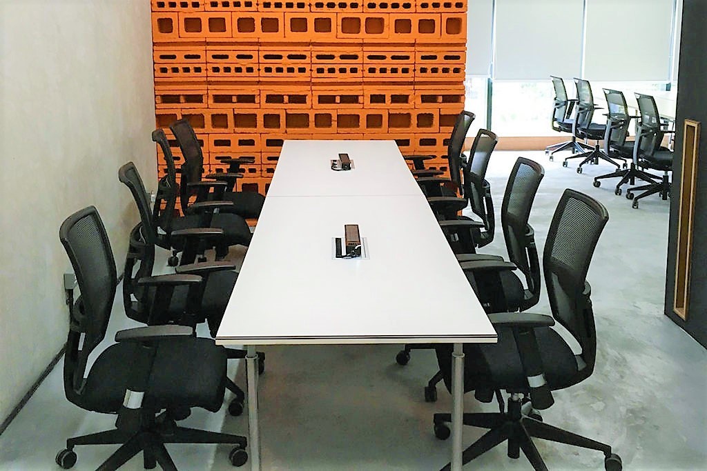 Flexible hot-desking at our personal co-working space - W Spaces 360