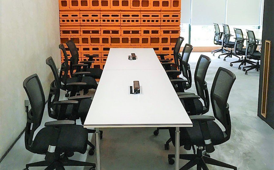 Flexible hot-desking at our personal co-working space - W Spaces 360