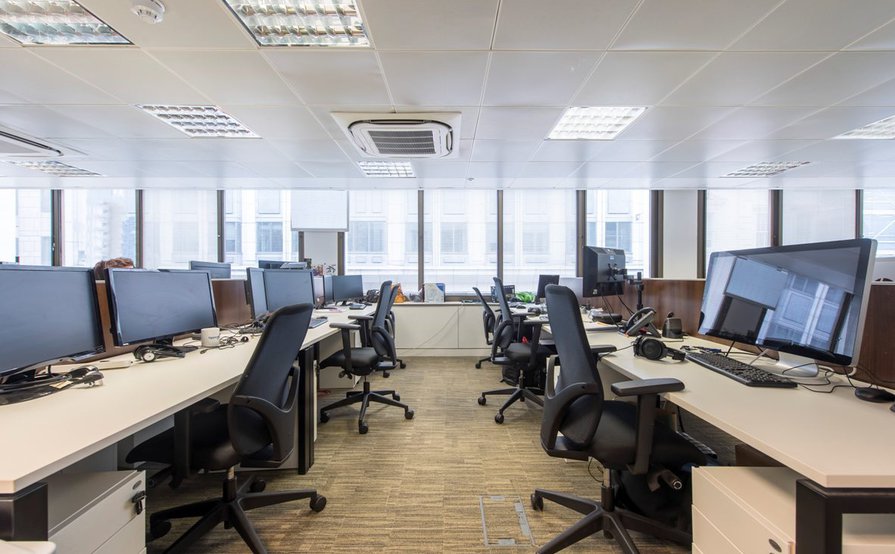 2 MONTHS FREE RENT 😊 || 7 x Desks in newly furnished, serviced & sociable office in Moorgate.