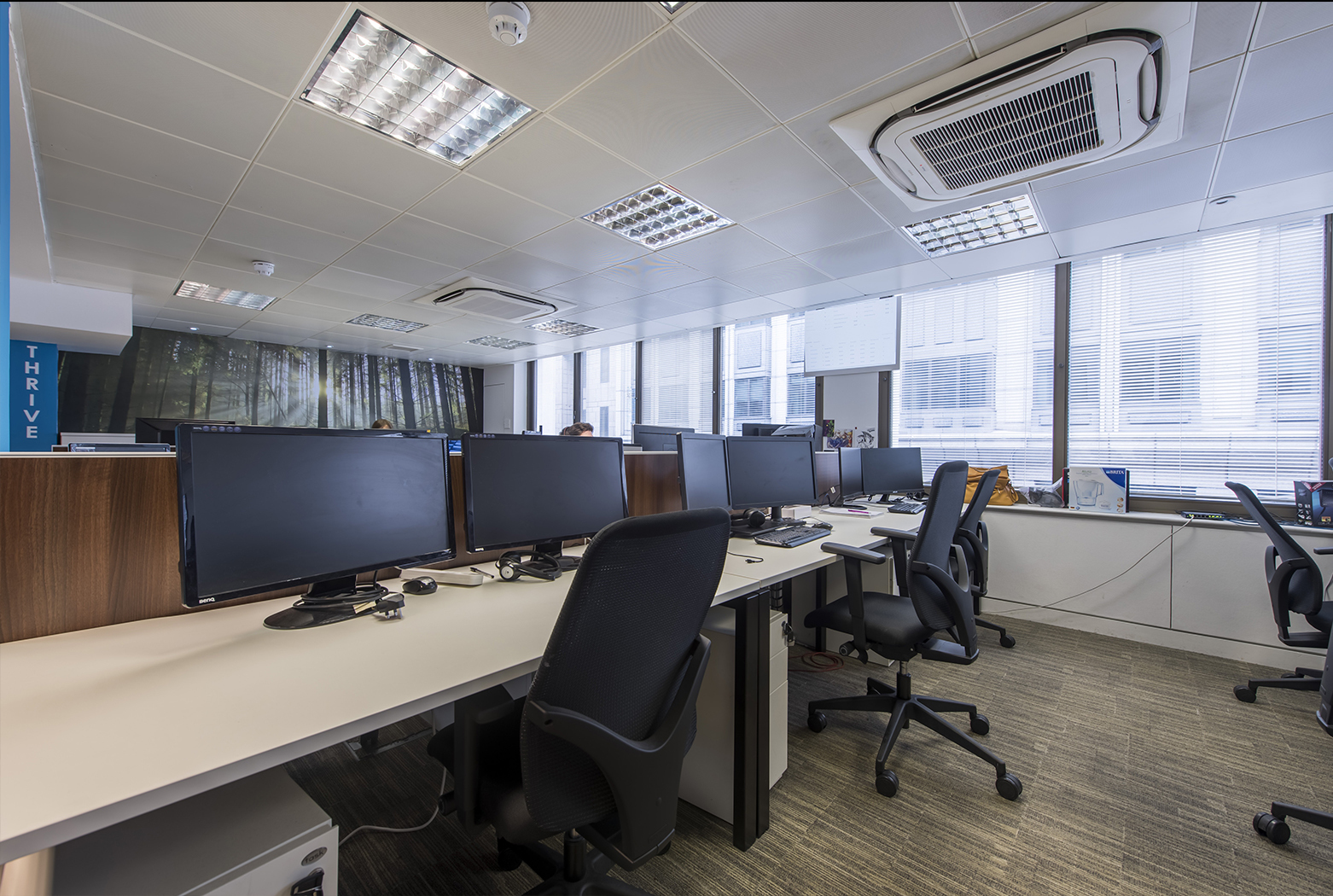 2 MONTHS FREE RENT 😊 || 7 x Desks in newly furnished, serviced & sociable office in Moorgate. 2 MONTHS FREE RENT 😊 || 7 x Desks in newly furnished, serviced & sociable office in Moorgate.