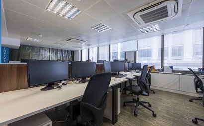 2 MONTHS FREE RENT 😊 || 7 x Desks in newly furnished, serviced & sociable office in Moorgate.